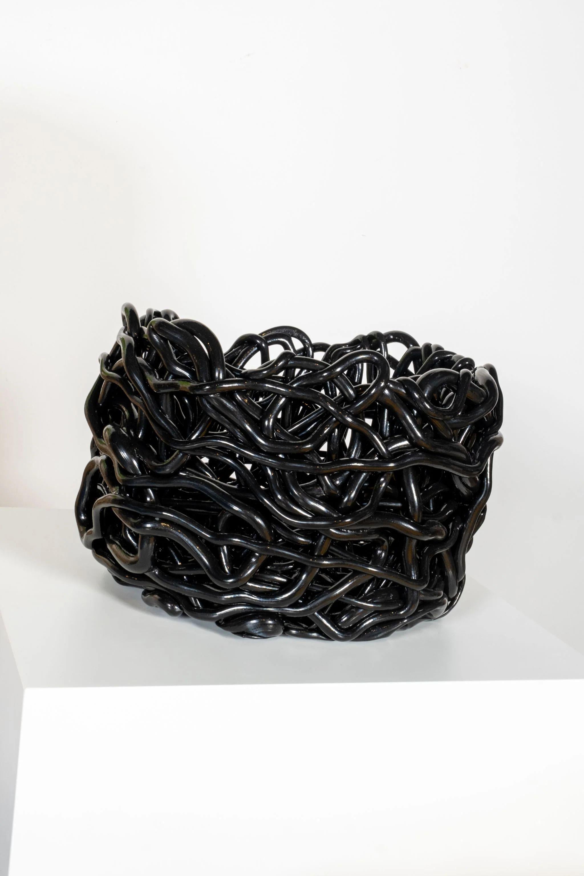 Bei Edizioni del Pesce wird verwickeltes Polyurethan verwendet, um eine Serie von Vasen mit verschiedenen Formen zu schaffen: Senzafine von Gaetano Pesce. Diese Vielfalt verleiht jedem Stück seinen eigenen Charakter und macht diese Kollektion zu