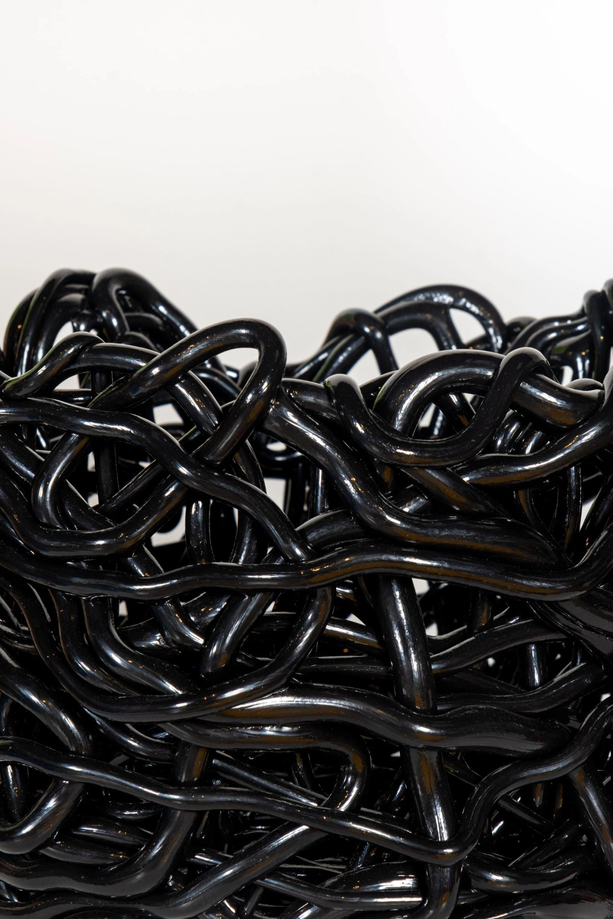 Meritalia SENZAFINE Runder Korb, Medium / Schwarz von Gaetano Pesce (Italienisch) im Angebot