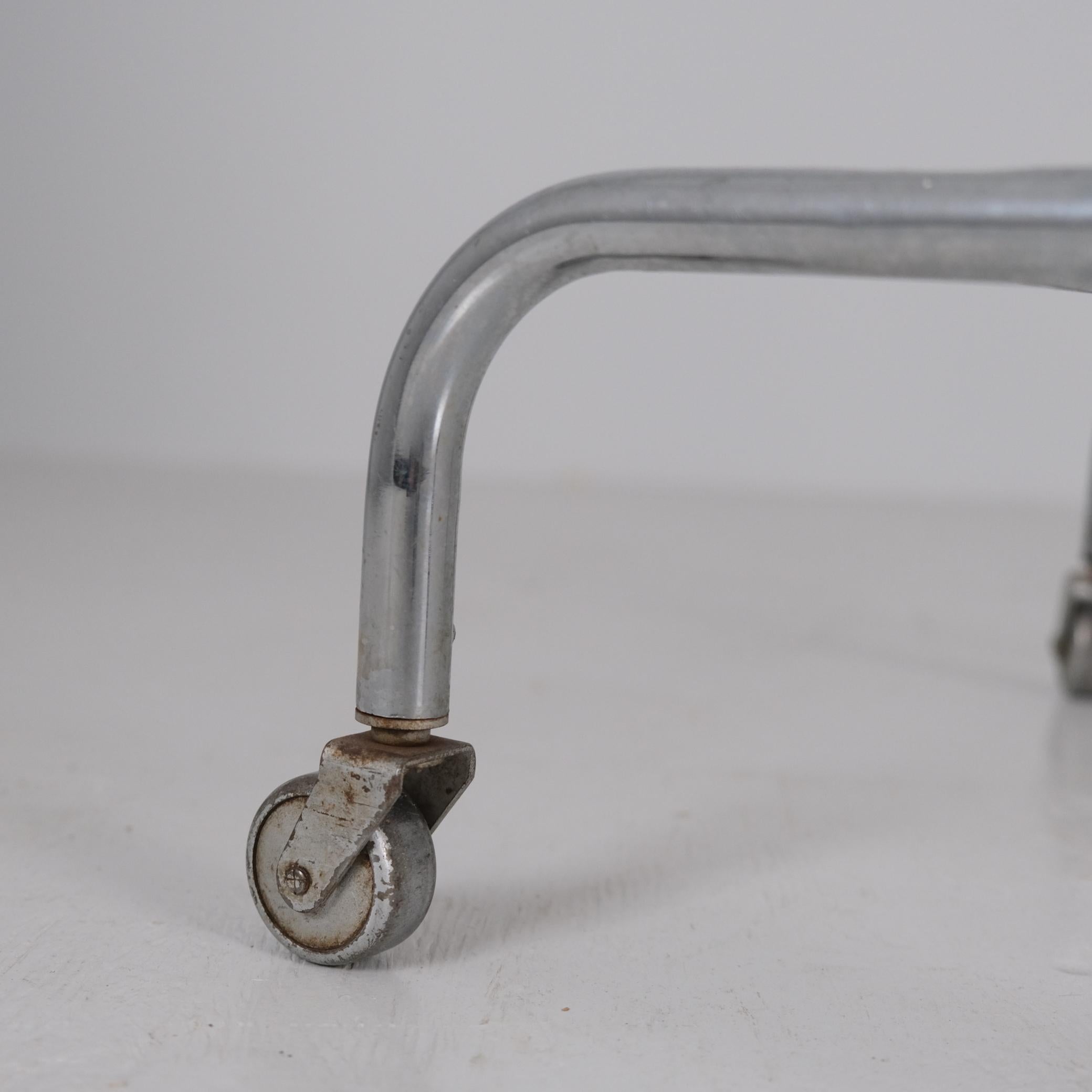 Valet de chambre et presse à pantalons Merivaara en bouleau et acier tubulaire, Finlande, années 1940 en vente 6