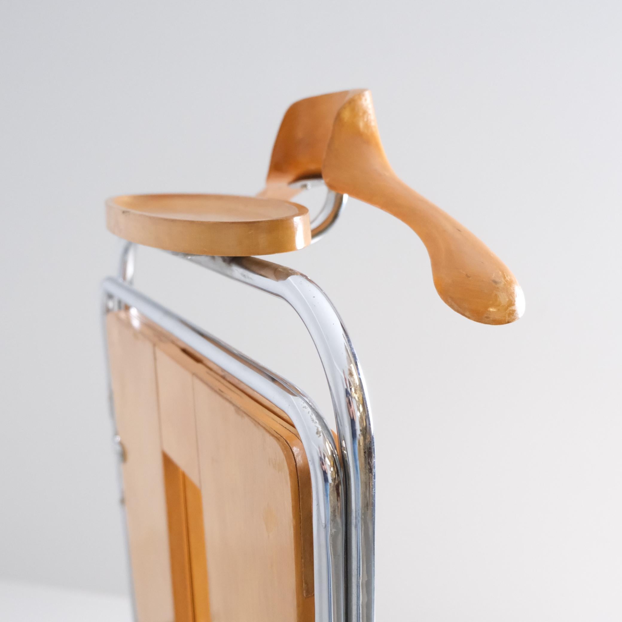 Valet de chambre et presse à pantalons Merivaara en bouleau et acier tubulaire, Finlande, années 1940 en vente 10