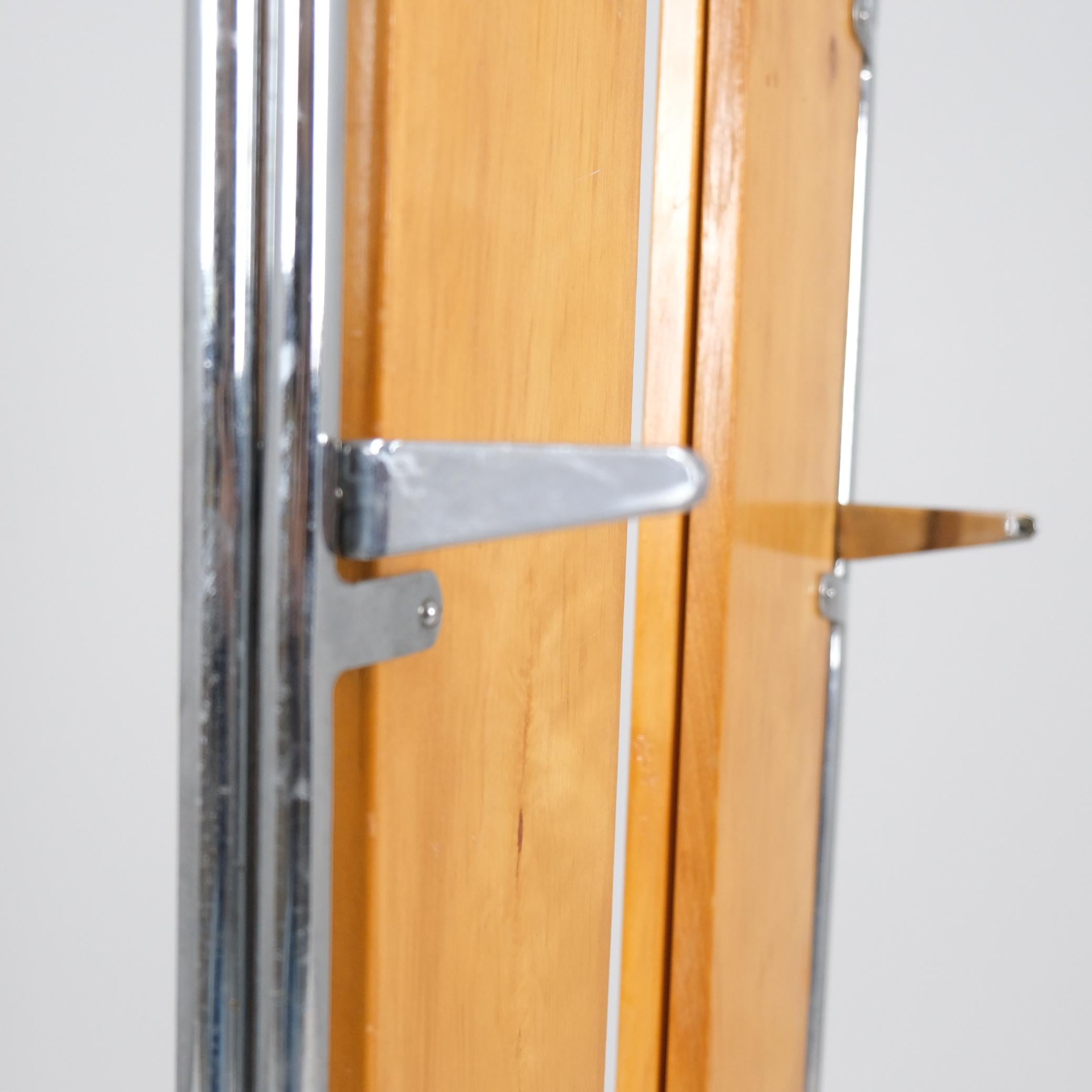 Valet de chambre et presse à pantalons Merivaara en bouleau et acier tubulaire, Finlande, années 1940 en vente 12