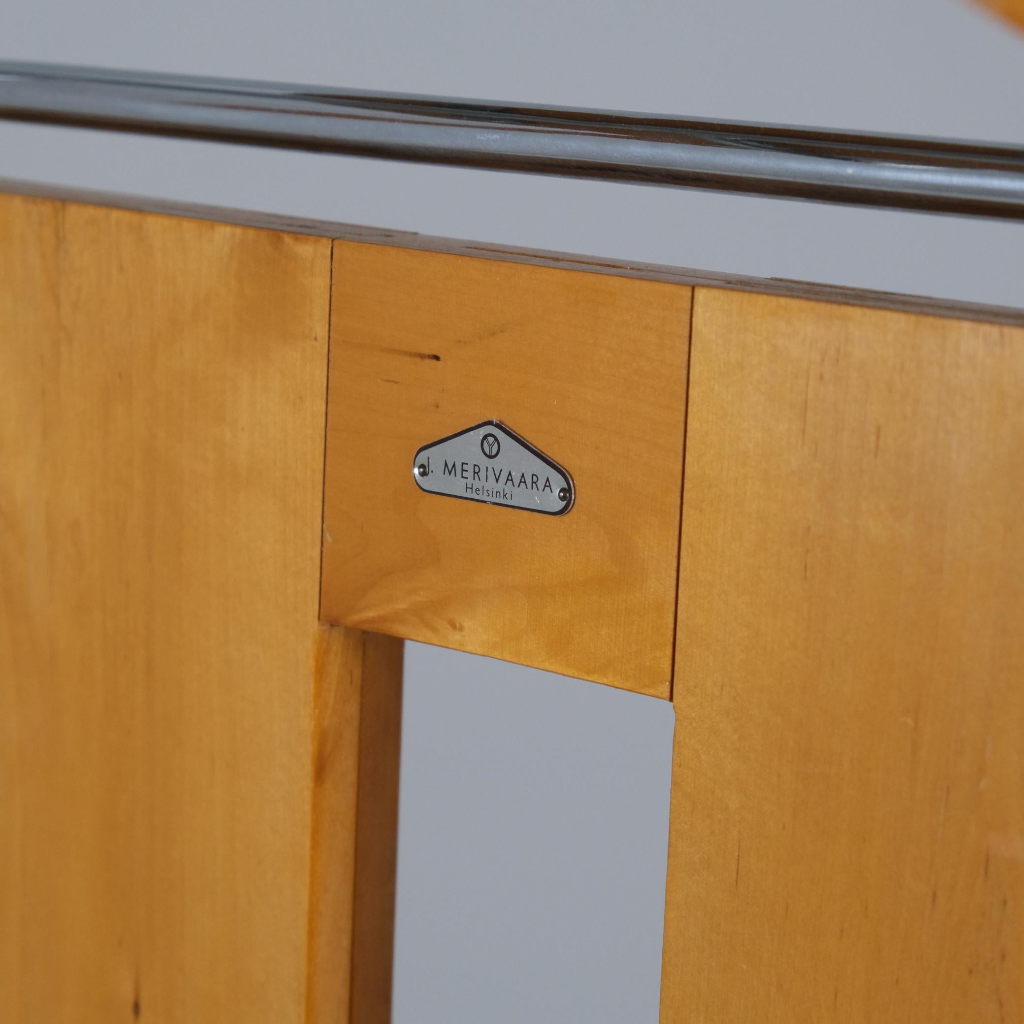 Milieu du XXe siècle Valet de chambre et presse à pantalons Merivaara en bouleau et acier tubulaire, Finlande, années 1940 en vente