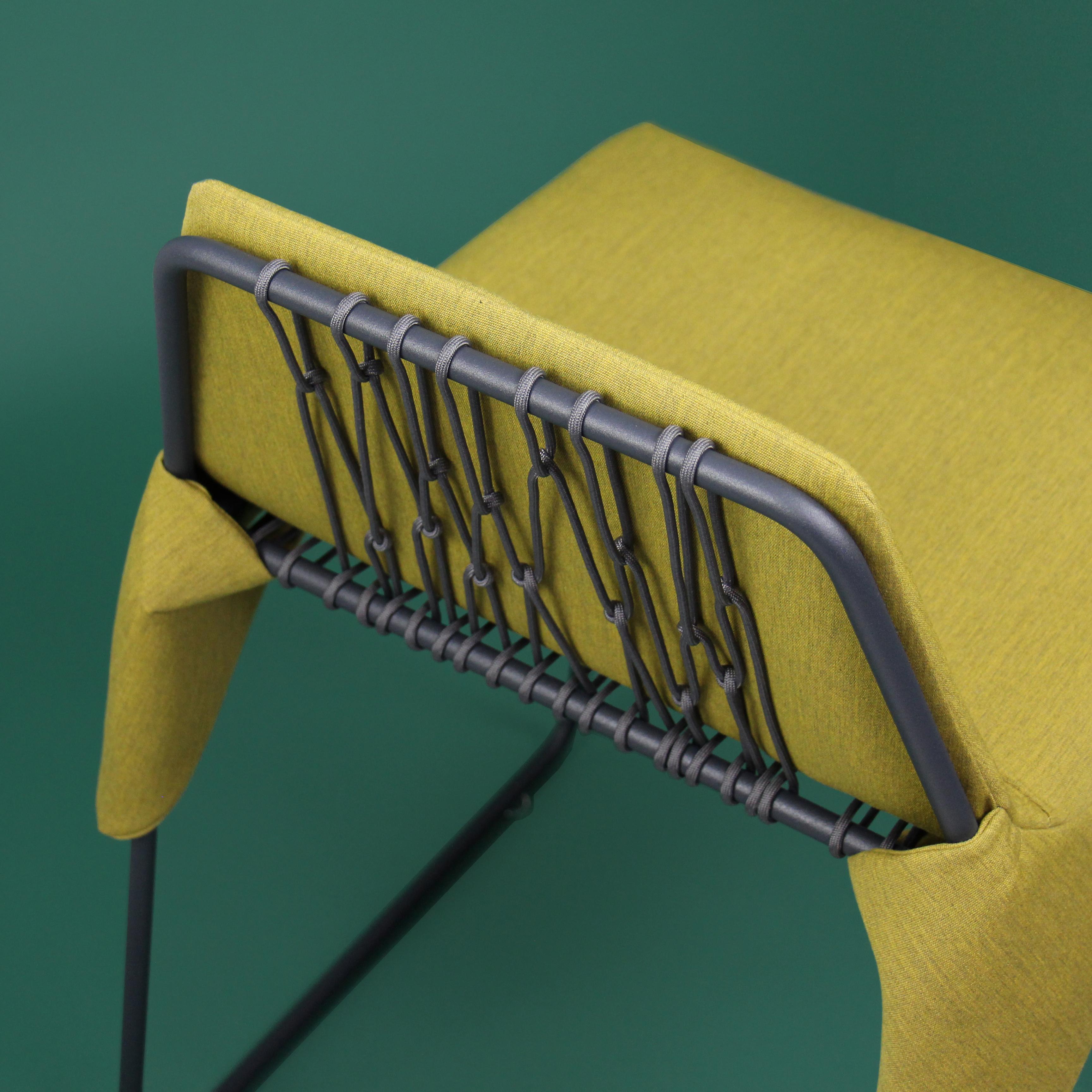 Poudré Chaise enveloppante en filet merkled - Hauteur de comptoir en vente