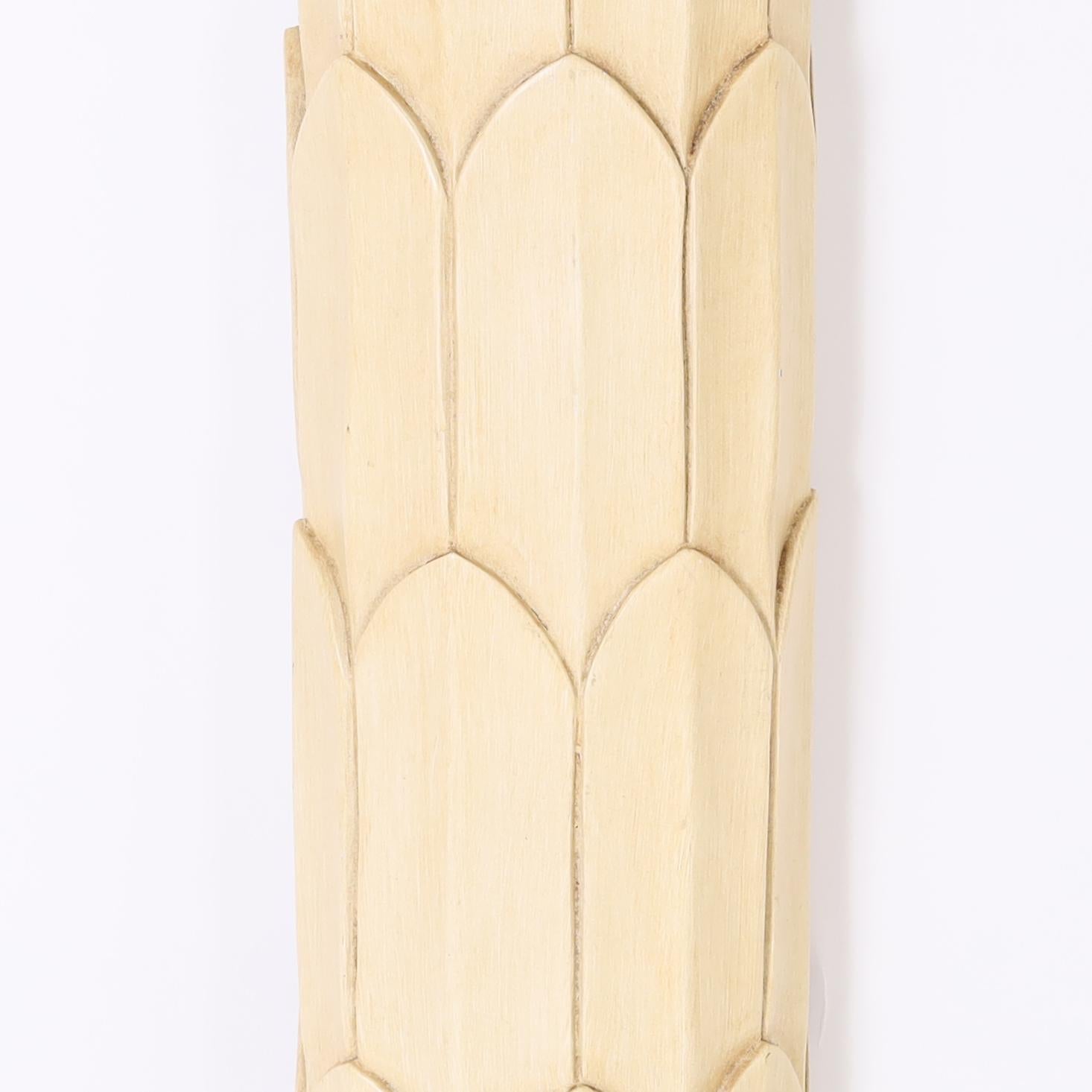 Merle Edelman Pareja de lámparas de pared estilo Roche Torchiere de mediados de siglo siglo XX en venta