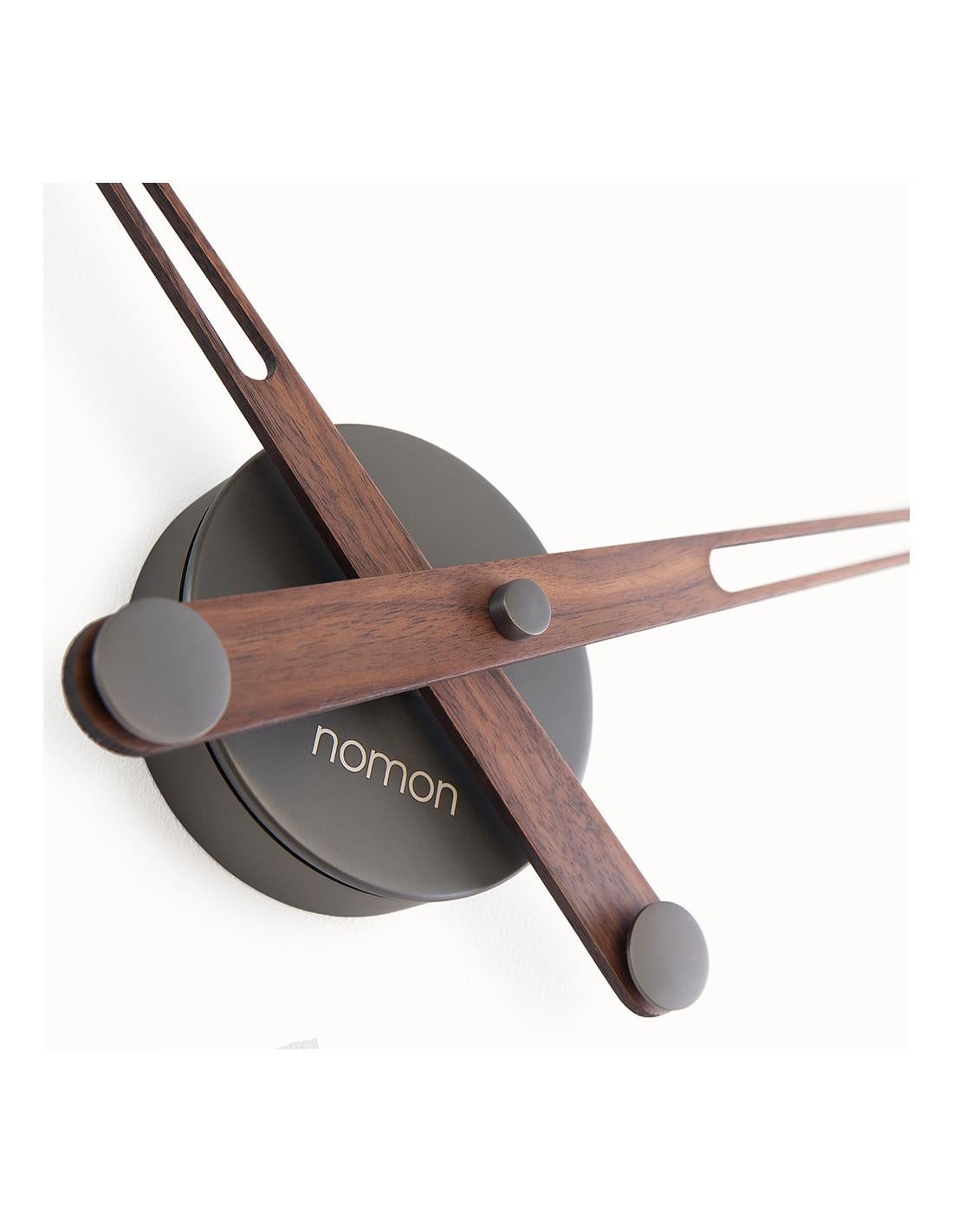 The Merlin 4 T Clock is a large wall clock. It comes in 125 cm and 155 cm in diameter. Ideal for placing it in large areas.
Merlin 4 T wall clock : Wood and Graphite Brass.
Each clock is a unique handmade piece
Warranty: 2 years
California