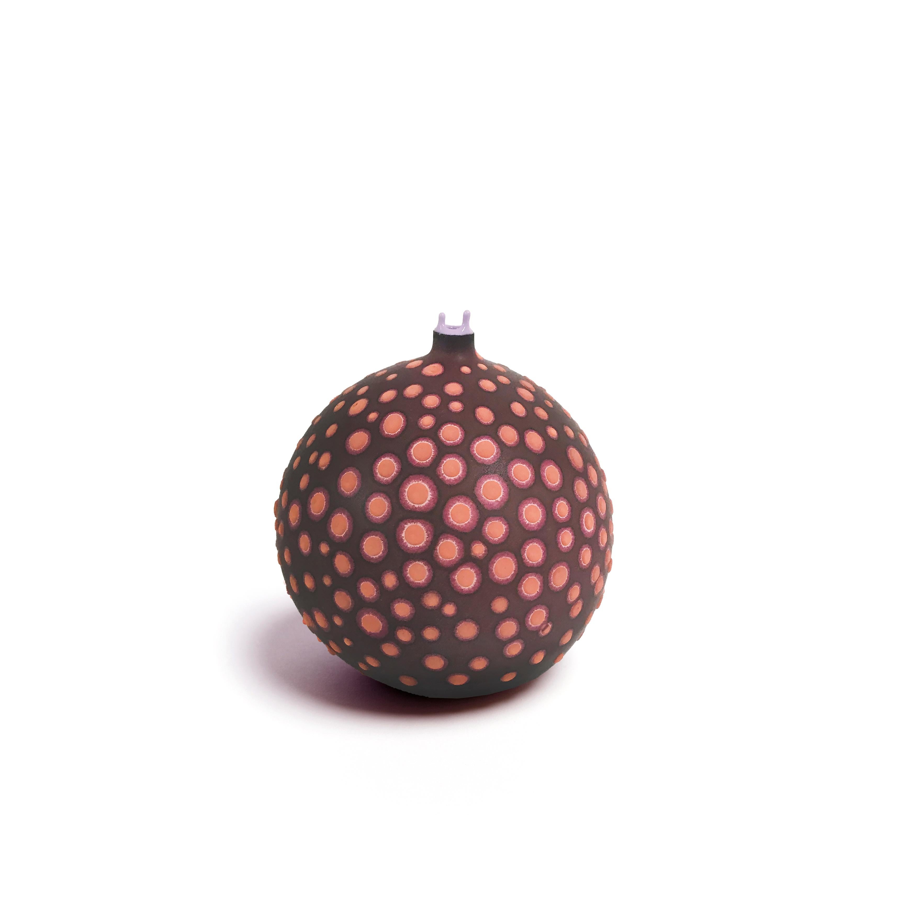 Jarrón petri Merlot de Elyse Graham
Dimensiones: An 13 x Al 14 cm
Materiales: Yeso, resina
Moldeado, teñido y acabado a mano en Los Ángeles. personalización
Disponible.
Todas las piezas se fabrican por encargo

Nuestra Colección Microbio se