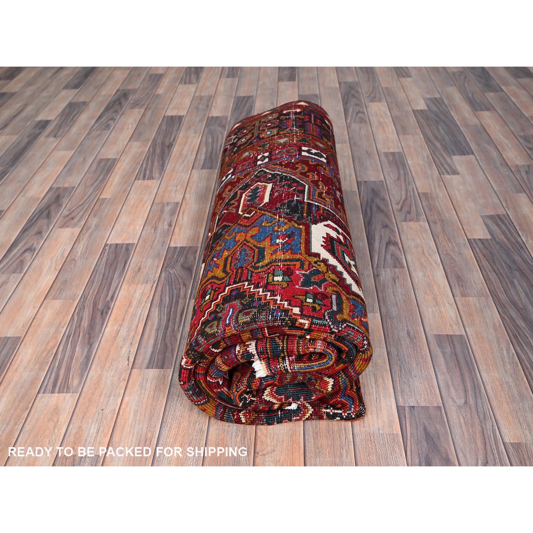 Merlot Red Rustic Look Evenly Worn Wool Hand Knots Rugs Vintage Persian Heriz in vendita 2