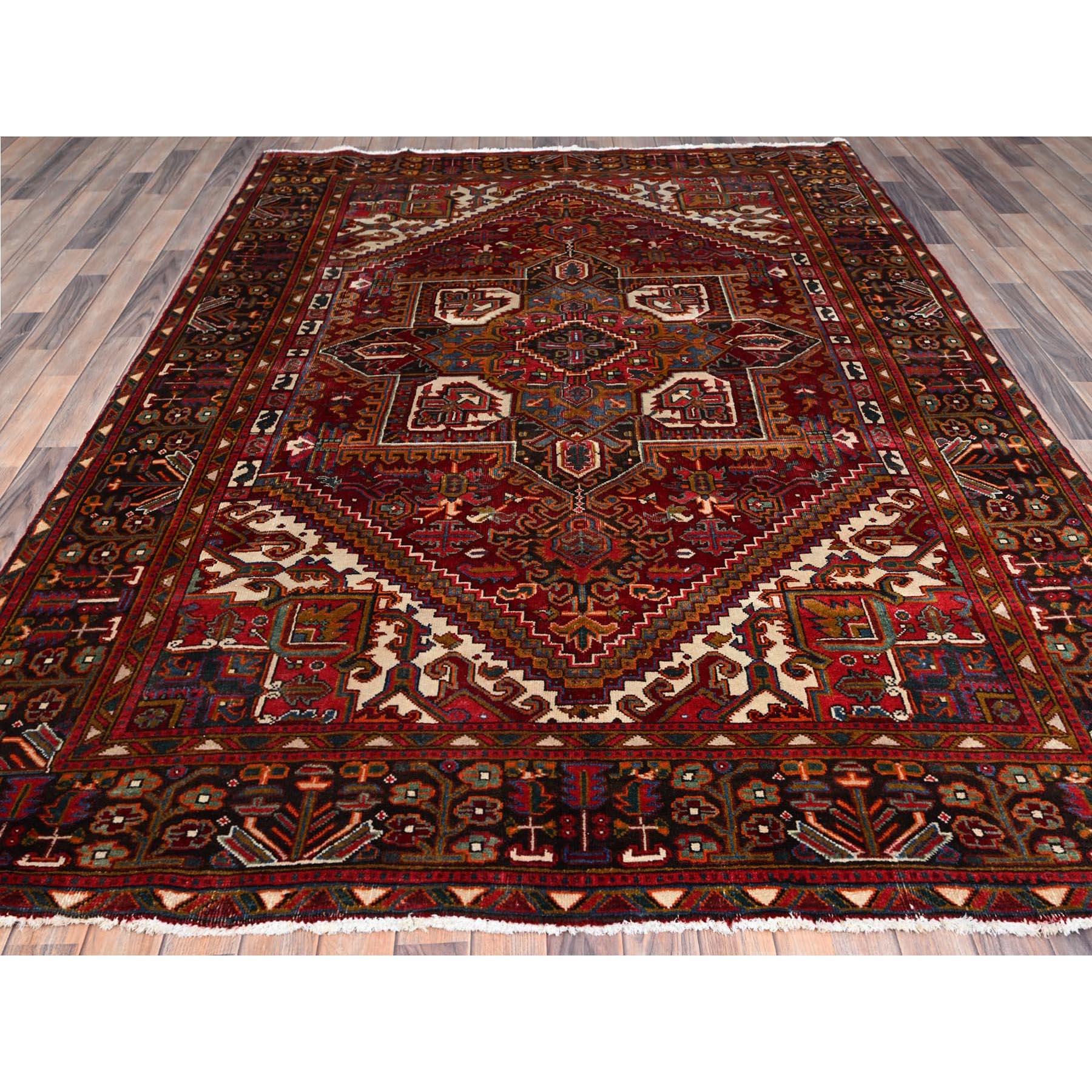 Medievale Merlot Red Rustic Look Evenly Worn Wool Hand Knots Rugs Vintage Persian Heriz in vendita