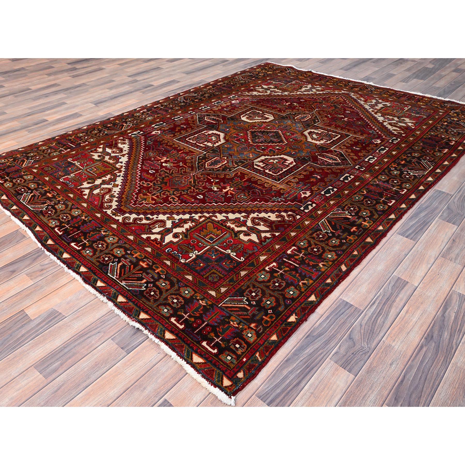 Persiano Merlot Red Rustic Look Evenly Worn Wool Hand Knots Rugs Vintage Persian Heriz in vendita