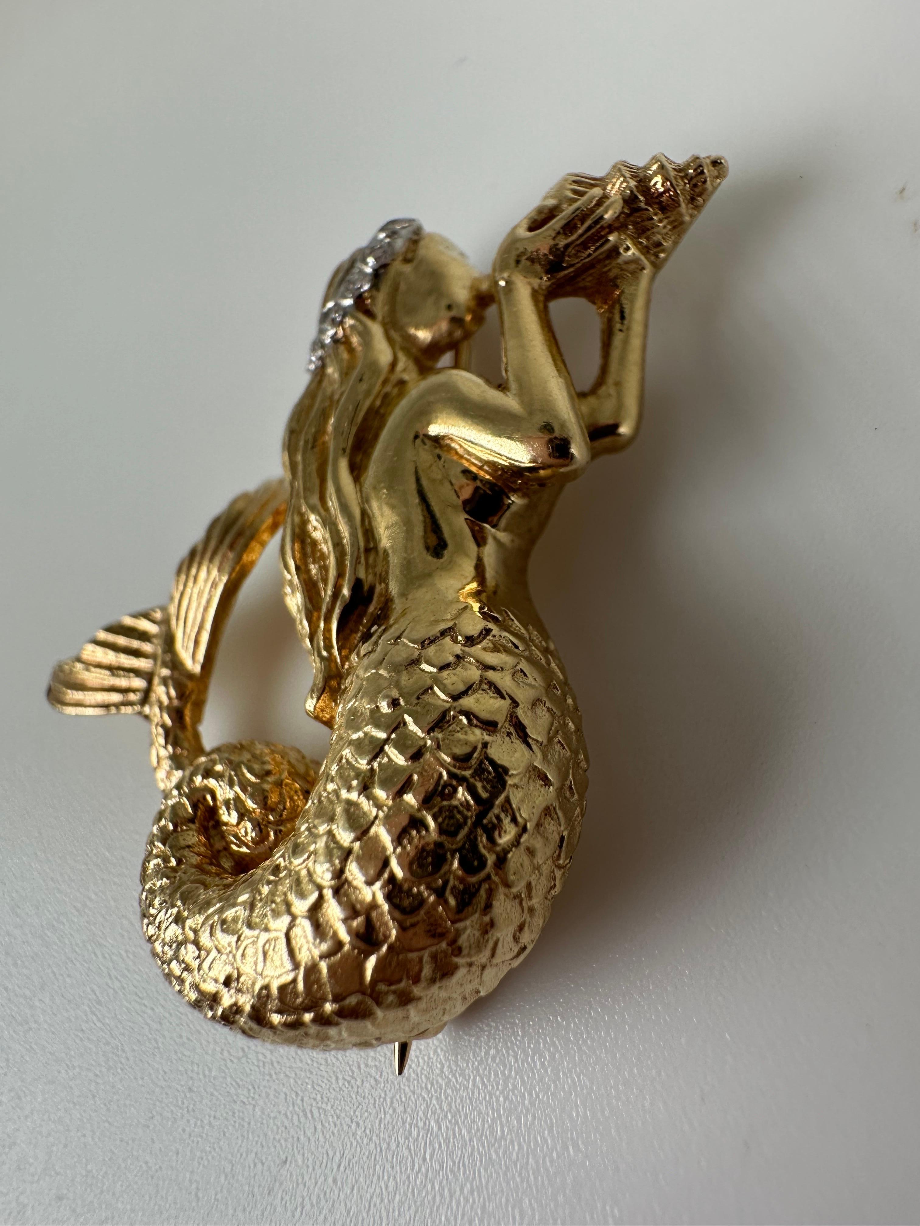 Mermaid brooch rare hand finished 14KT gold diamond brooch  In Excellent Condition For Sale In Jupiter, FL