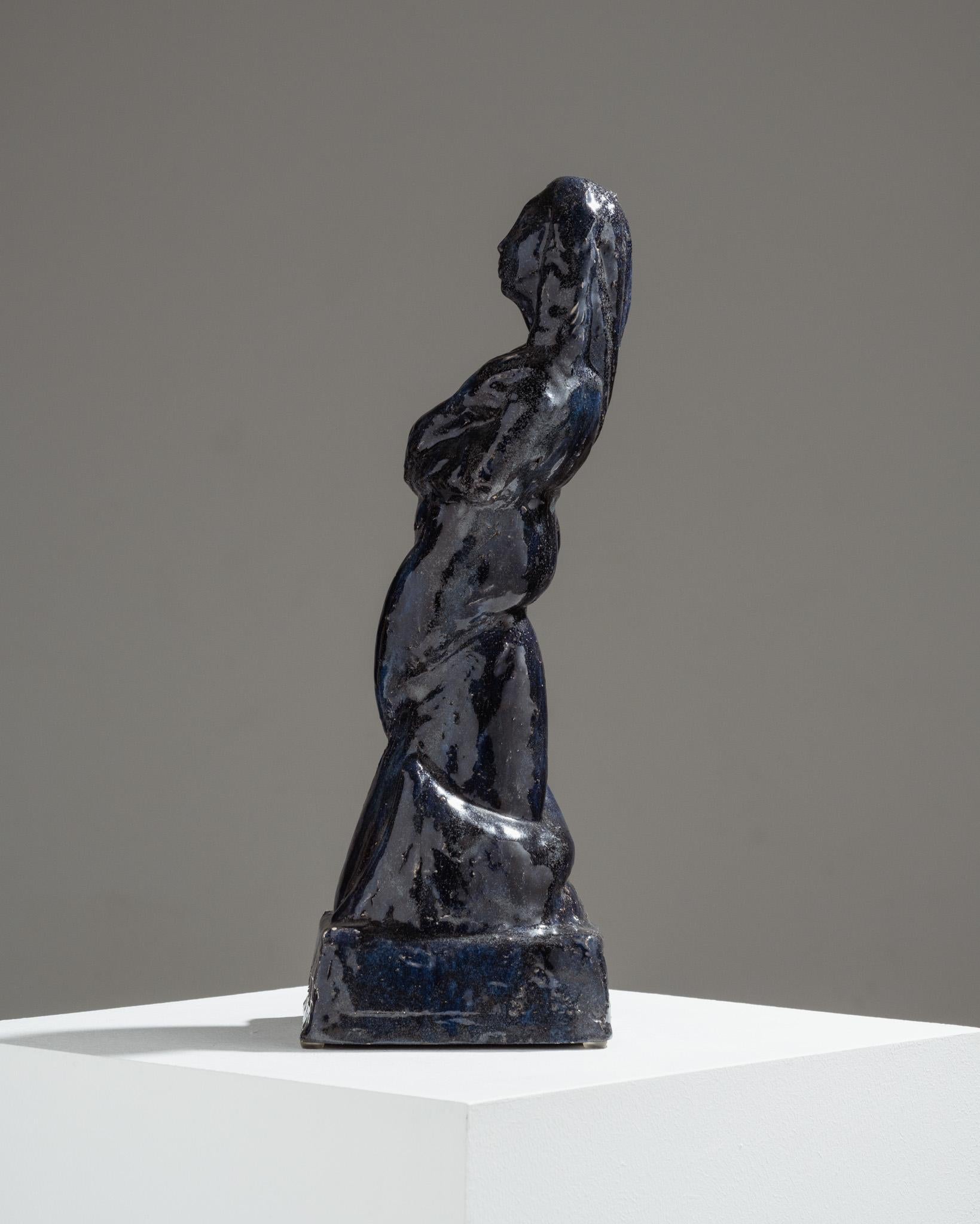 Européen Sculpture de sirène en céramique émaillée bleue, années 1920 en vente