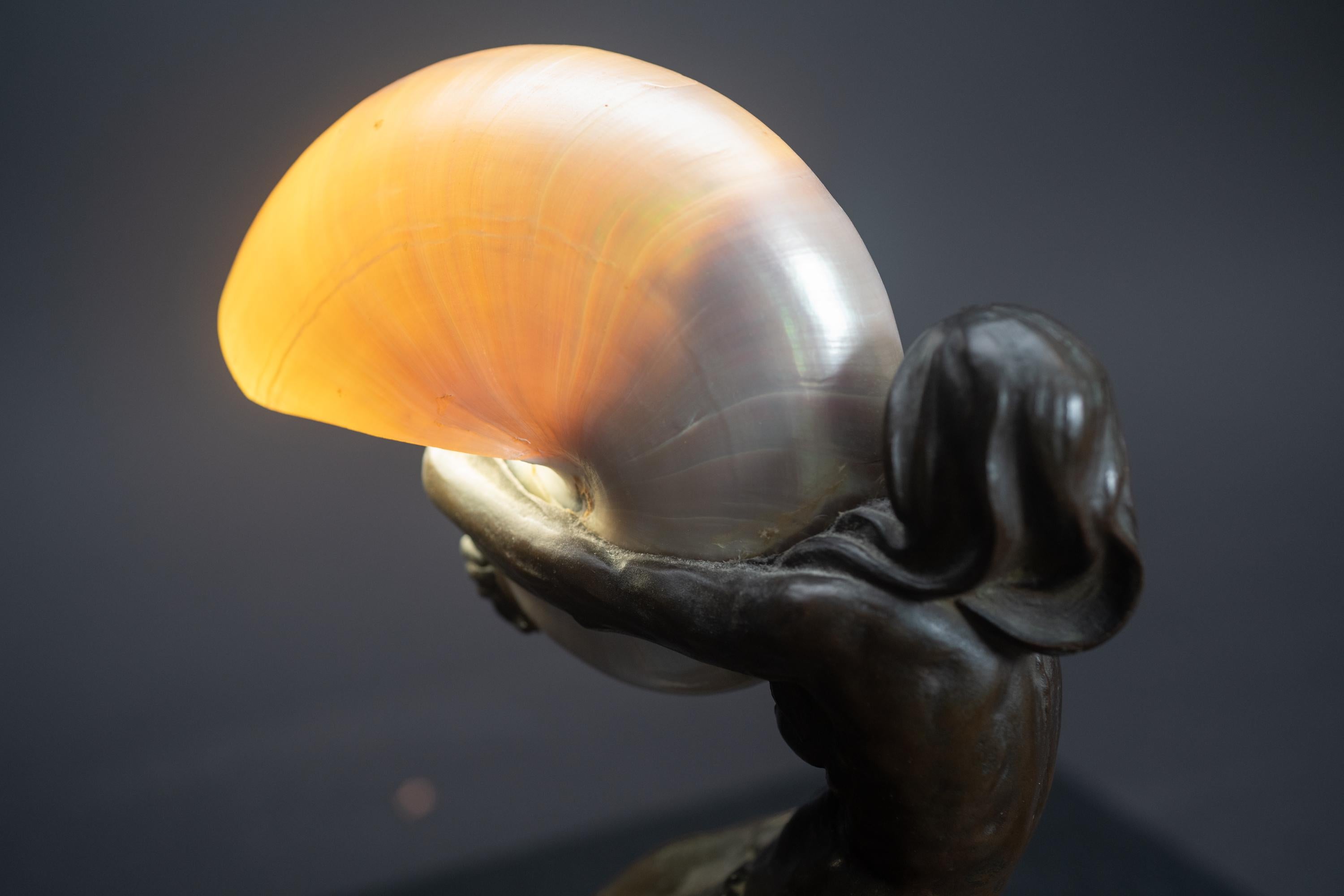 Secessionist Bronze Mermaid Shell Lamp by Gustav Gurschner and Johann Lotz Witwe In Good Condition For Sale In Chicago, US