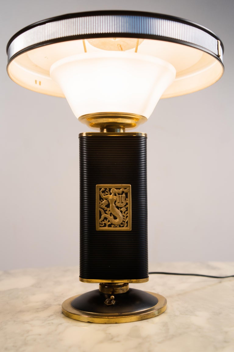 Lampe de table sirène d'Eileen Gray pour Jumo, années 1940 sur 1stDibs