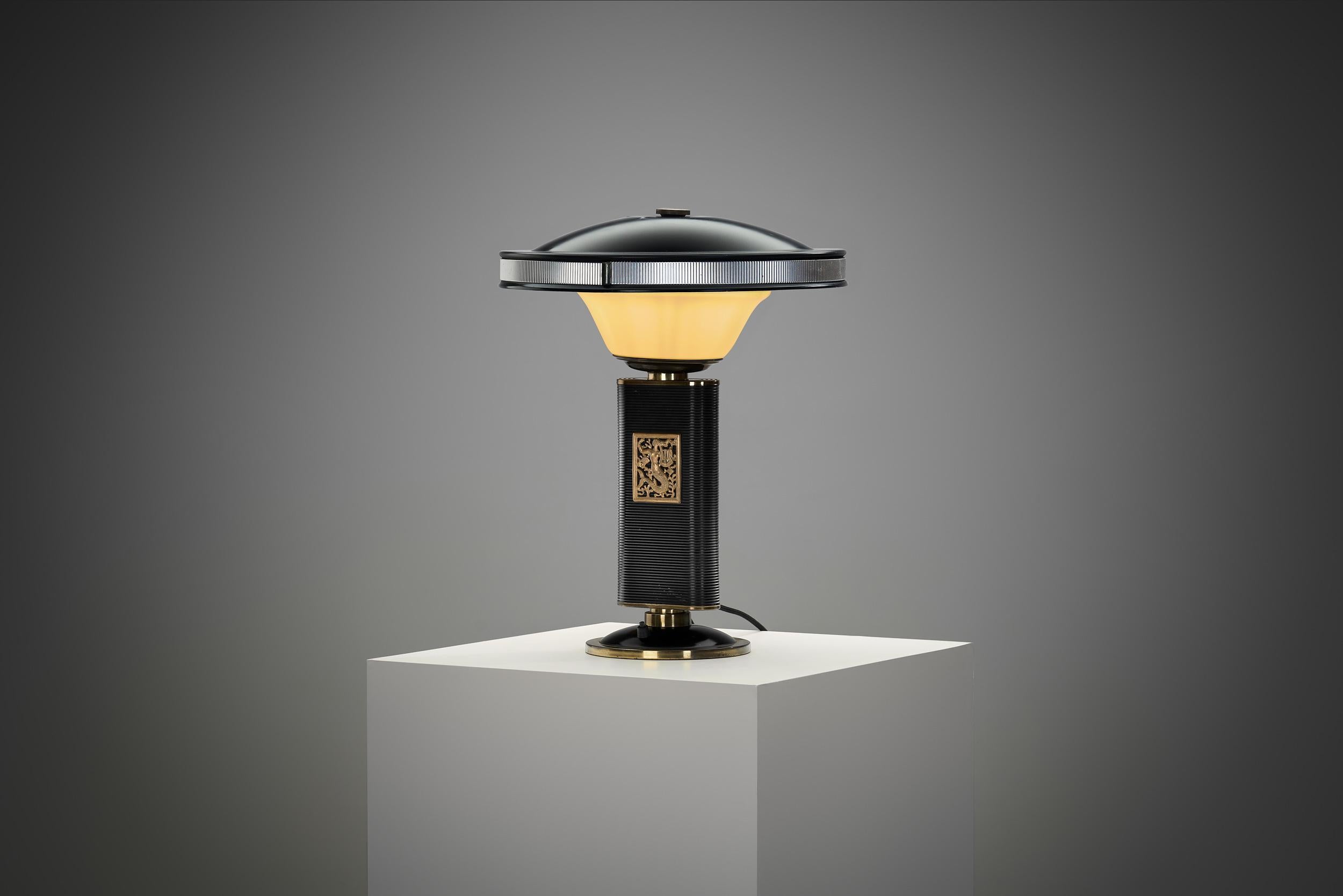 Meerjungfrau Tischlampe von Eileen Gray für Jumo, Frankreich ca 1950s (Französisch) im Angebot