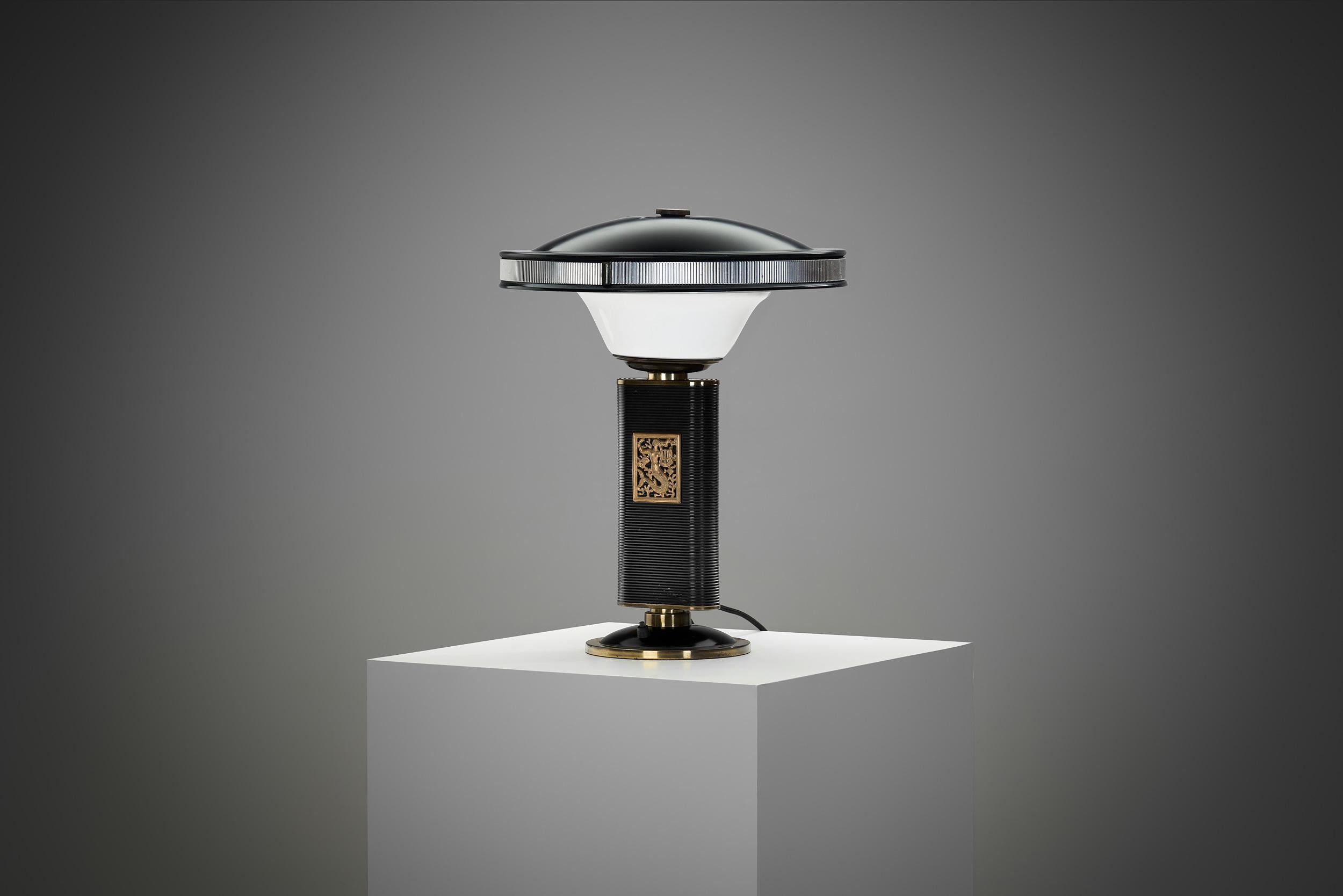 Meerjungfrau Tischlampe von Eileen Gray für Jumo, Frankreich ca 1950s im Zustand „Gut“ im Angebot in Utrecht, NL
