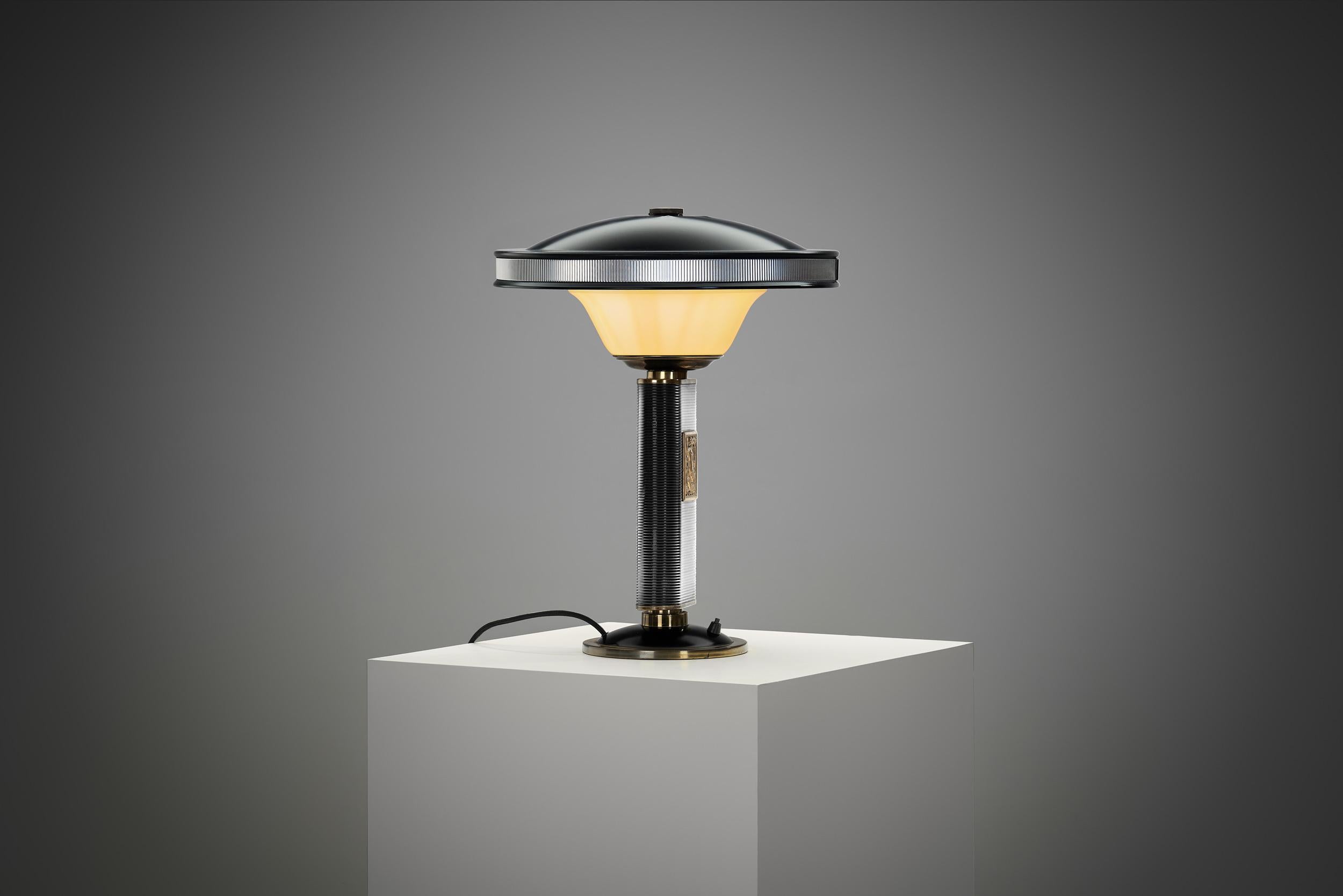 Meerjungfrau Tischlampe von Eileen Gray für Jumo, Frankreich ca 1950s (Mitte des 20. Jahrhunderts) im Angebot