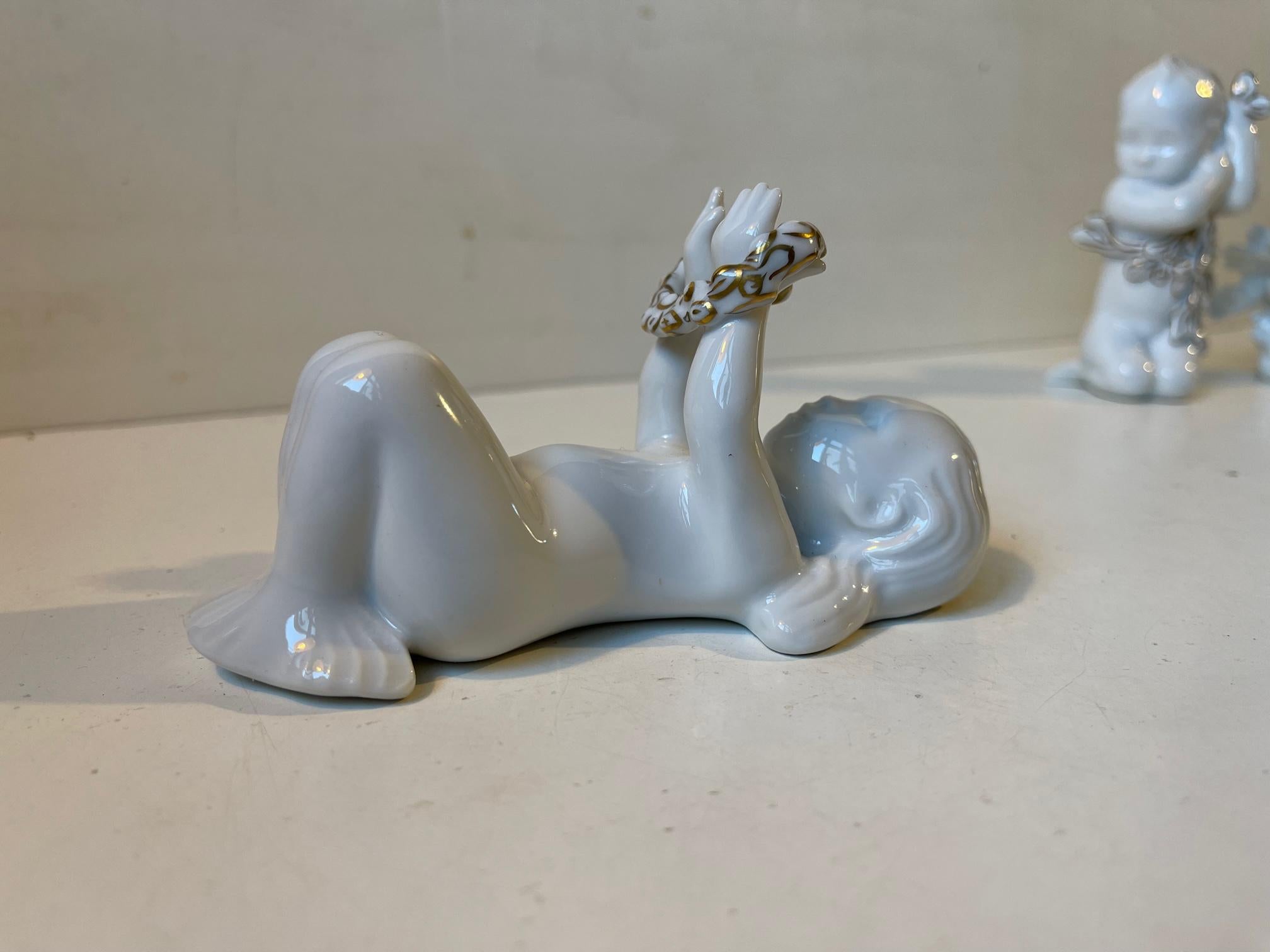 Milieu du XXe siècle Figurines en porcelaine de la progéniture des sirènes par Sadolin & Jespersen - Bing & Grøndahl en vente