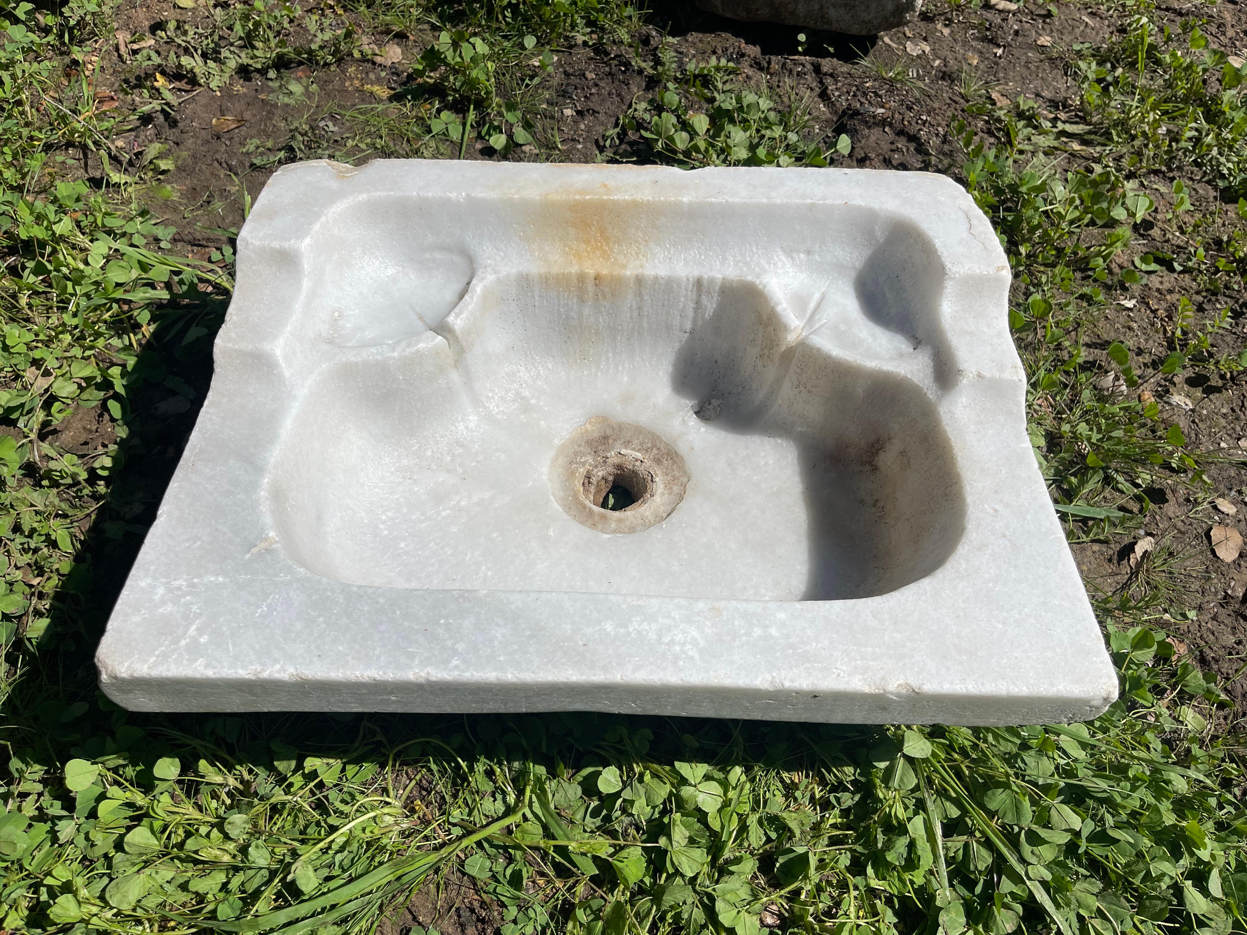 This vintage marble sink features hand-carved details that transport one to the communal bathhouses of the Ottoman Empire, called hamams. This sink features a beautiful round basin and shell-shaped walls. 

Hamams are lined with taps, marble sinks,