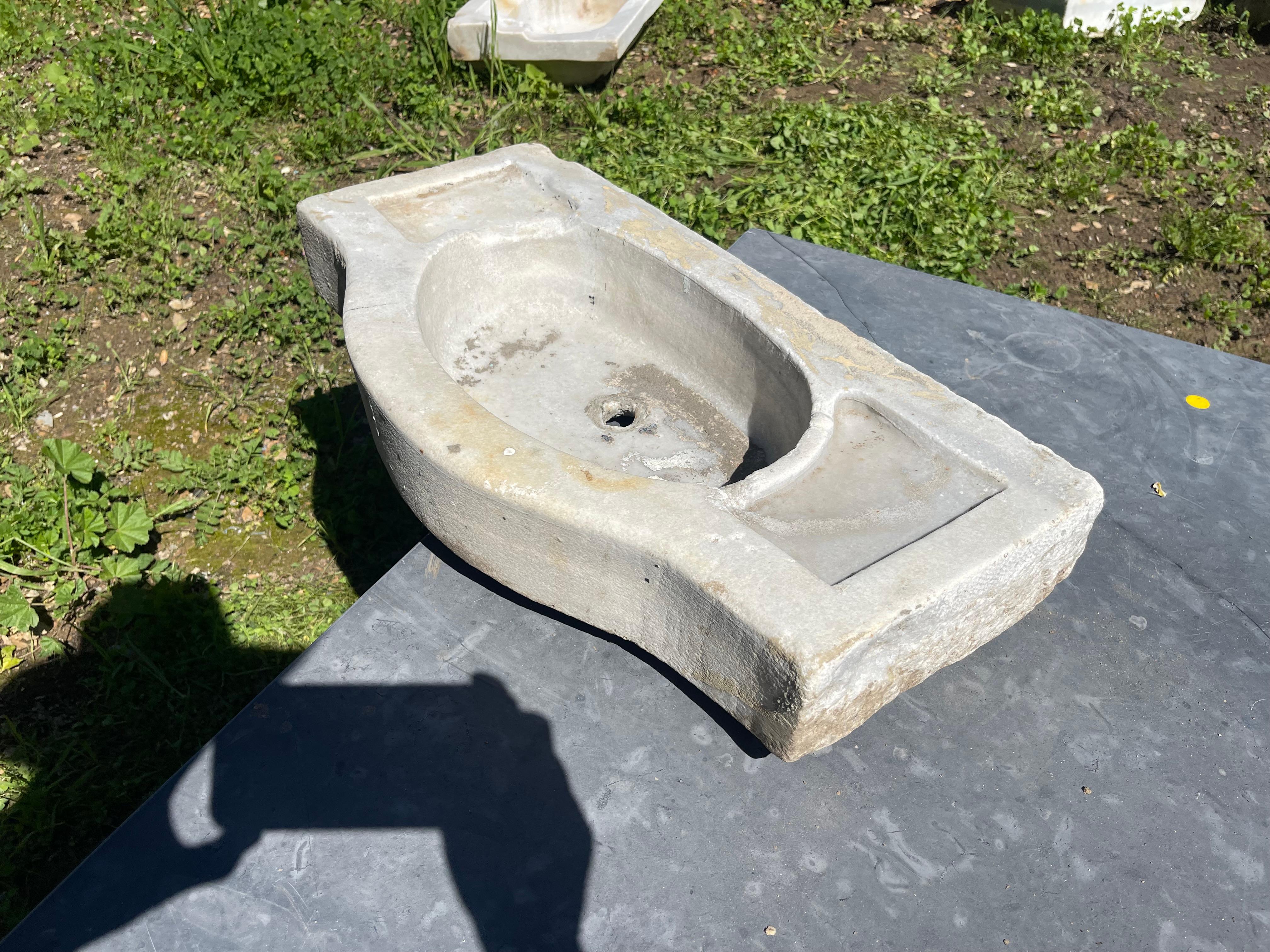 This vintage marble sink features hand-carved details that transport one to the communal bathhouses of the Ottoman Empire, called hamams. This sink features a beautiful round basin and shell-shaped walls. 

Hamams are lined with taps, marble sinks,