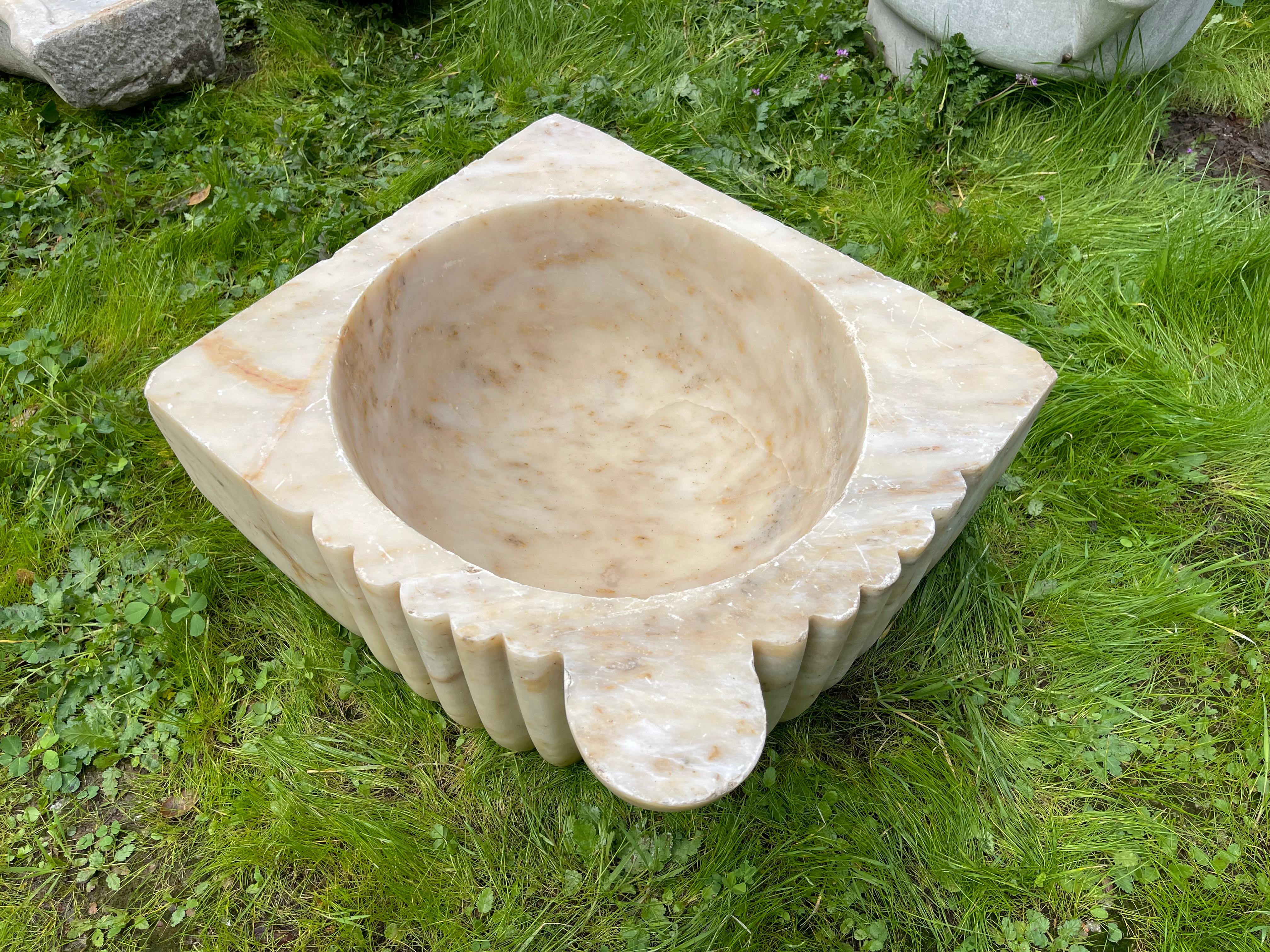 Mermer Lavabo (Lavabo en marbre) Bon état - En vente à Ojai, US