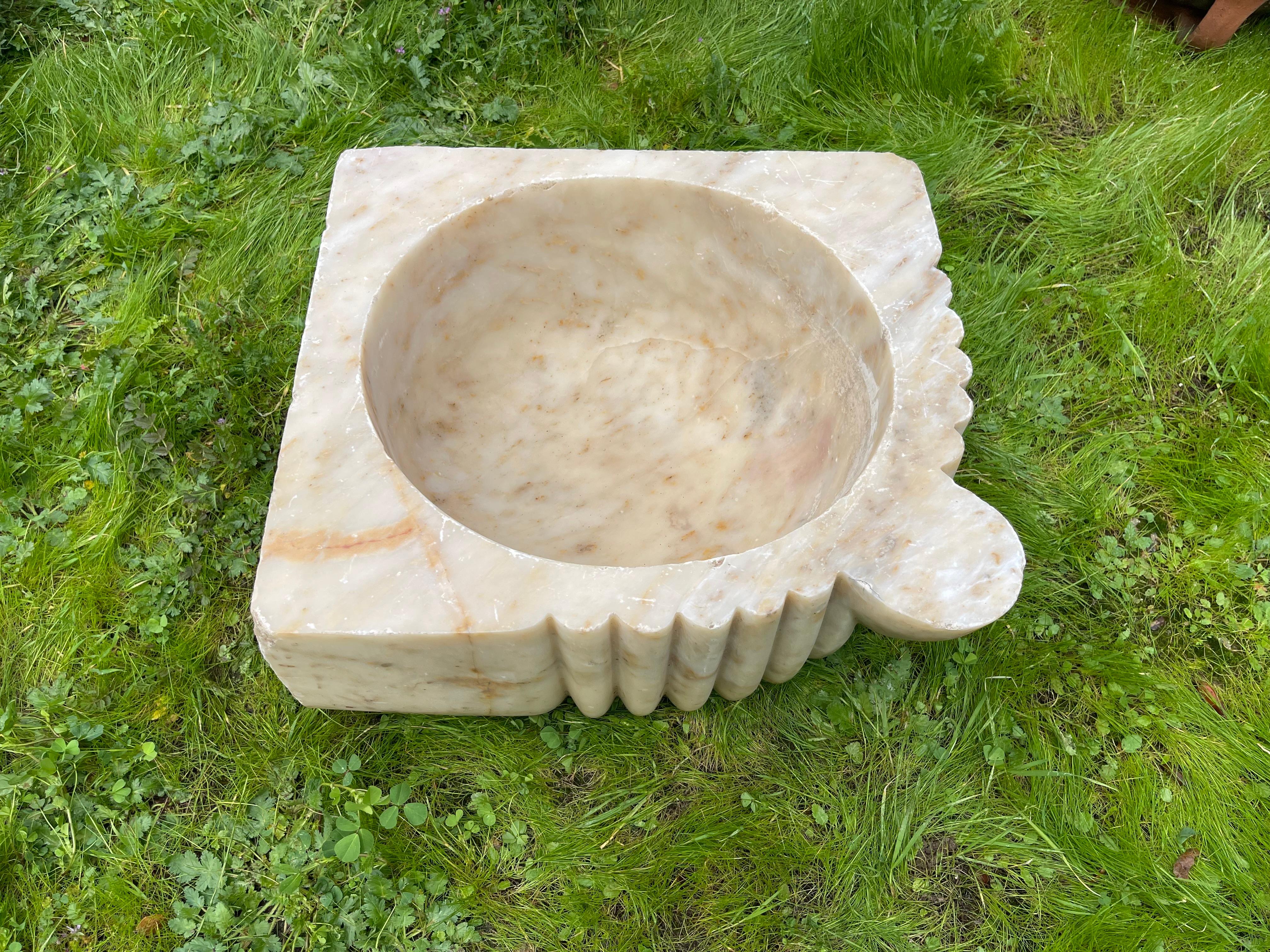 20ième siècle Mermer Lavabo (Lavabo en marbre) en vente