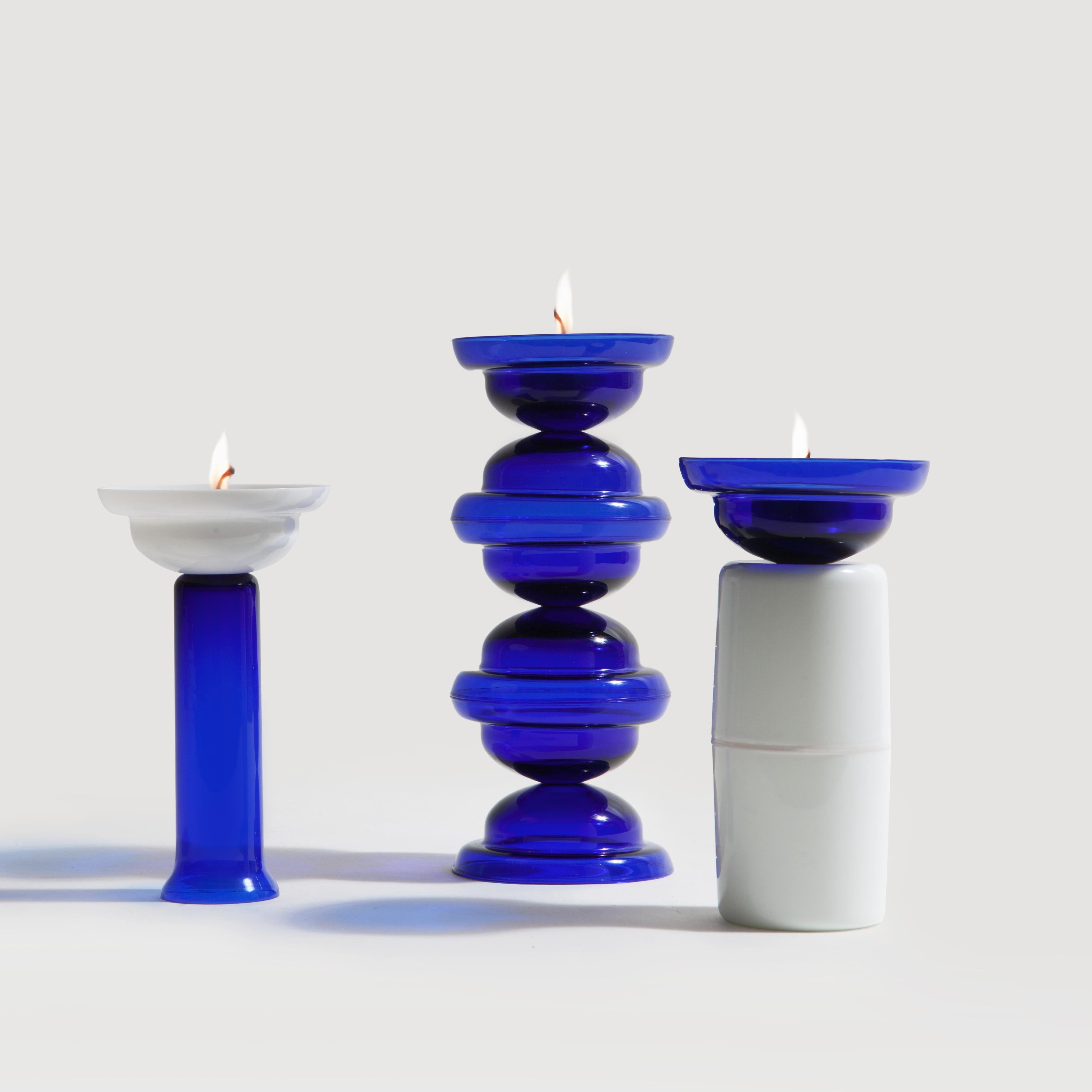 Mermerlada Estudio Blue and white glass DNA Vases by BD Barcelona (Moderne)