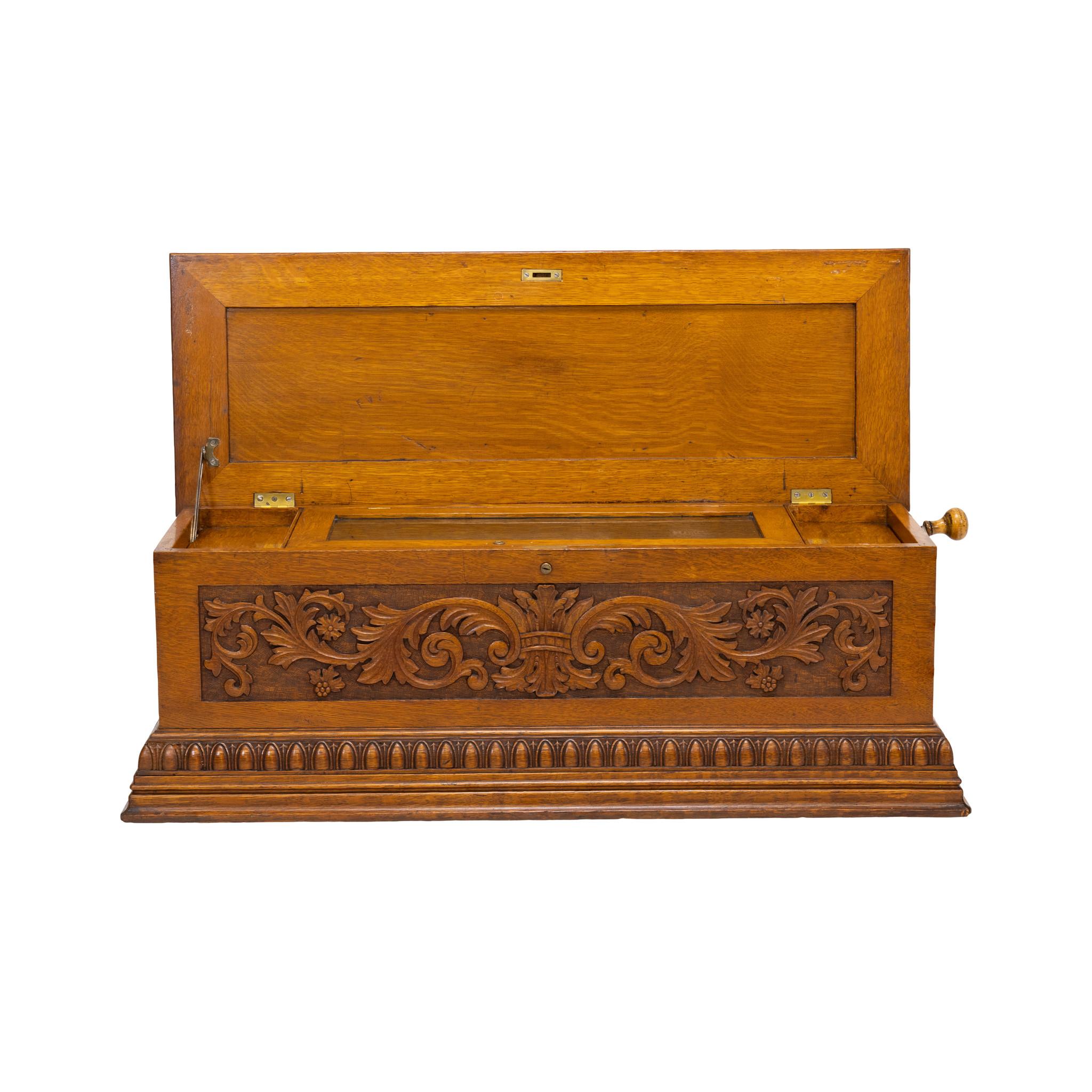 Boîte à musique Mermod Frères en Oak sur Stand Bon état - En vente à Coeur d'Alene, ID