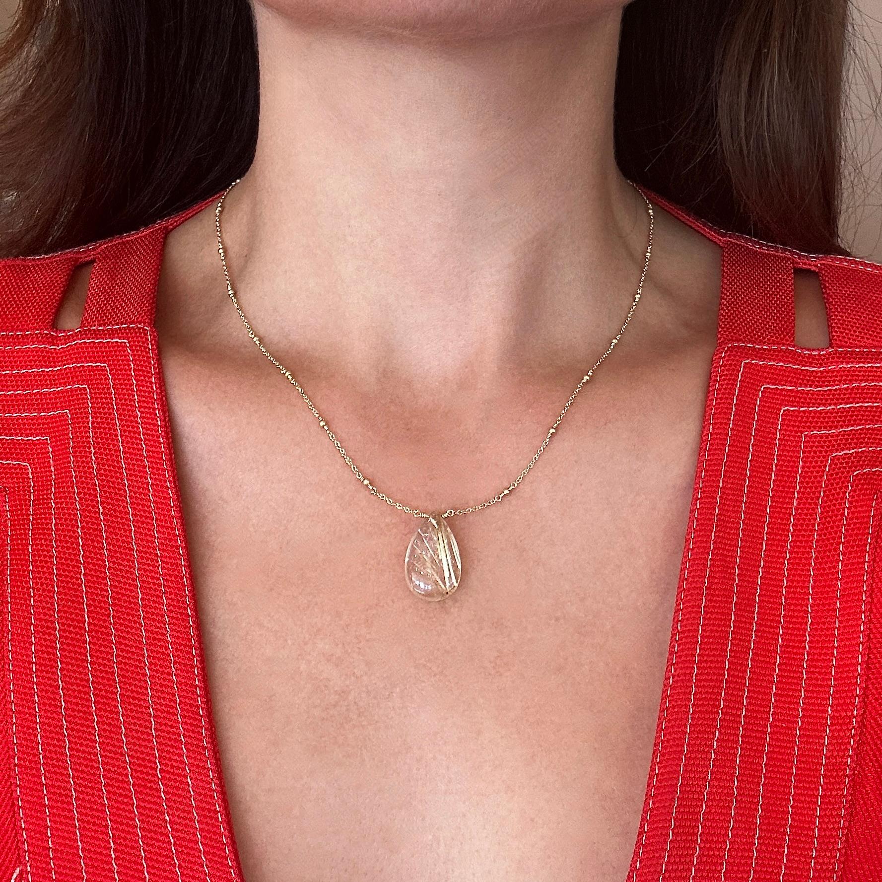 Taglio a goccia Me&Ro Collana con ciondolo grande in quarzo rutilato in oro giallo 18KT in vendita