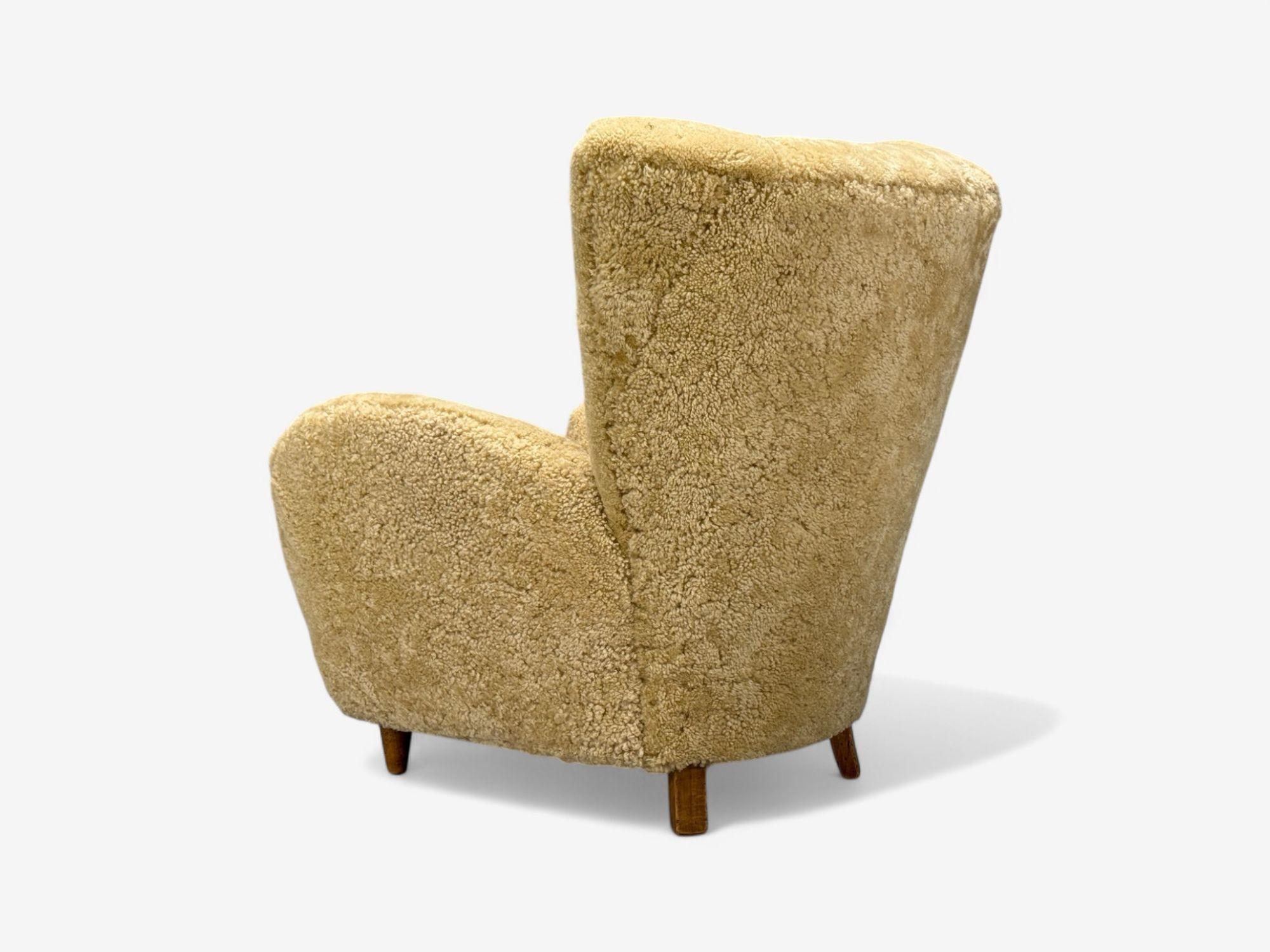 Meroni & Fossati, Beige Shearling, Stained Wood, Lounge Chairs, Italy, 1950s For Sale 3