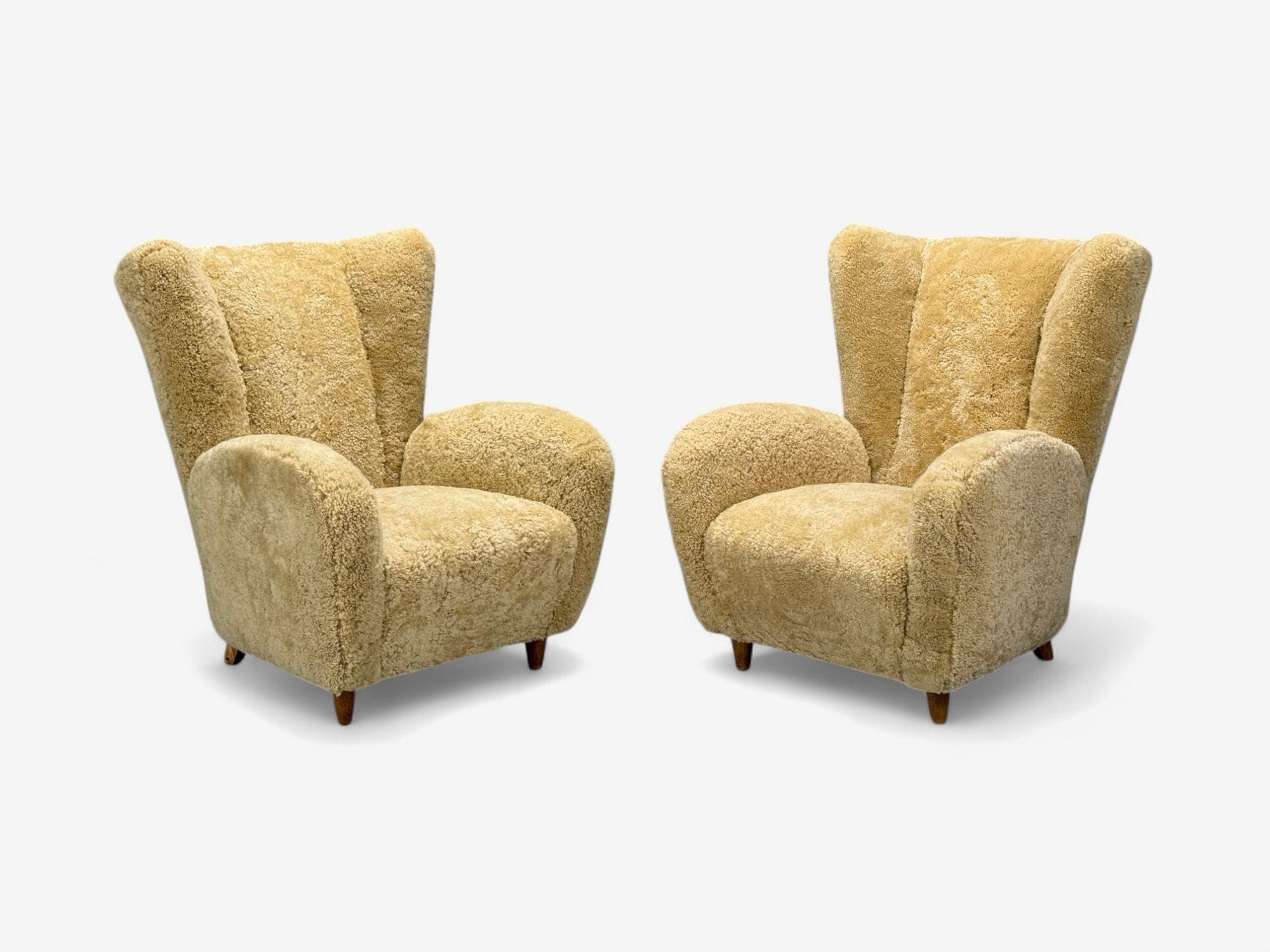 Mid-Century Modern Meroni & Fossati, Beige Shearling, Stained Wood, Lounge Chairs, Italy, 1950s For Sale
