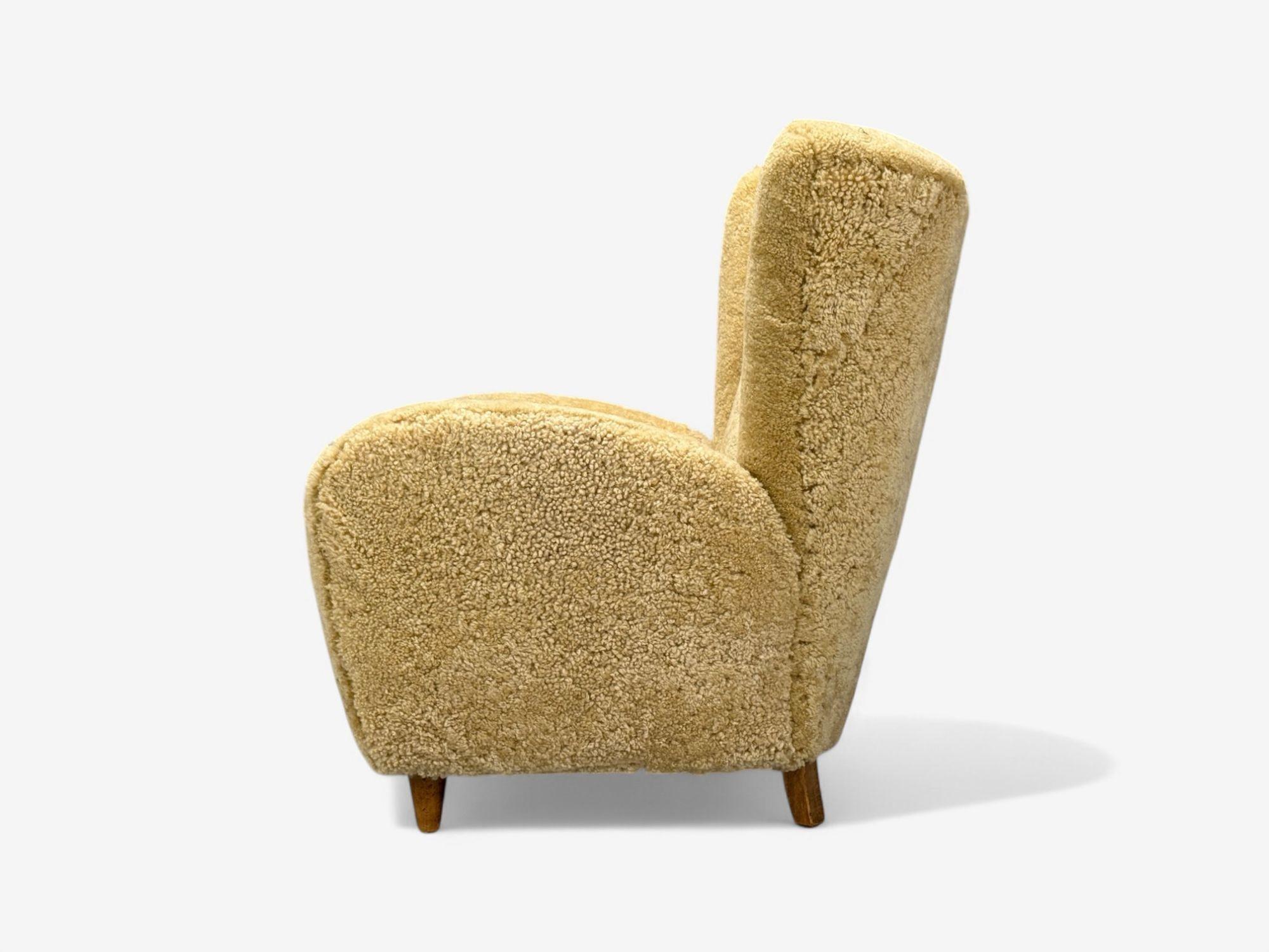Meroni & Fossati, Beige Shearling, Stained Wood, Lounge Chairs, Italy, 1950s For Sale 1