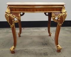 Meroni Francesco Table d'appoint Louis XV en acajou partiellement doré et plateau en marbre