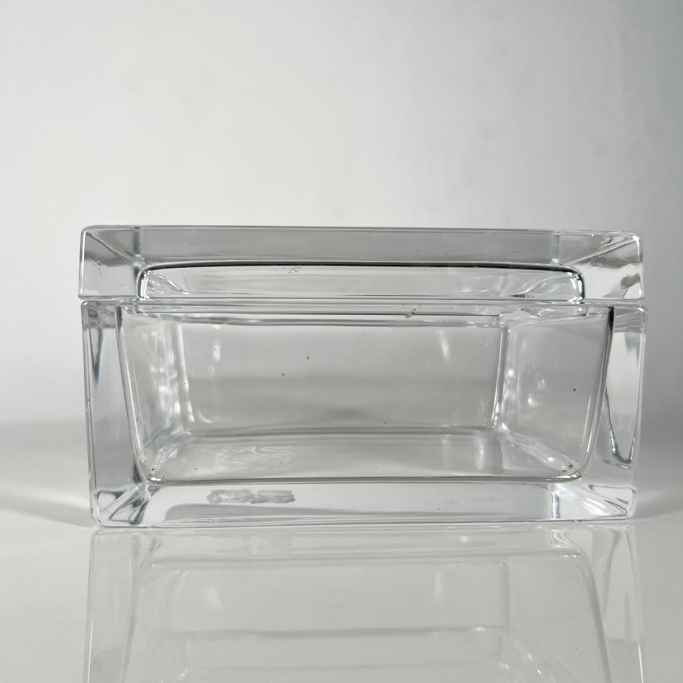 Merrill Lynch Glass Trinket Box In Good Condition In Chula Vista, CA