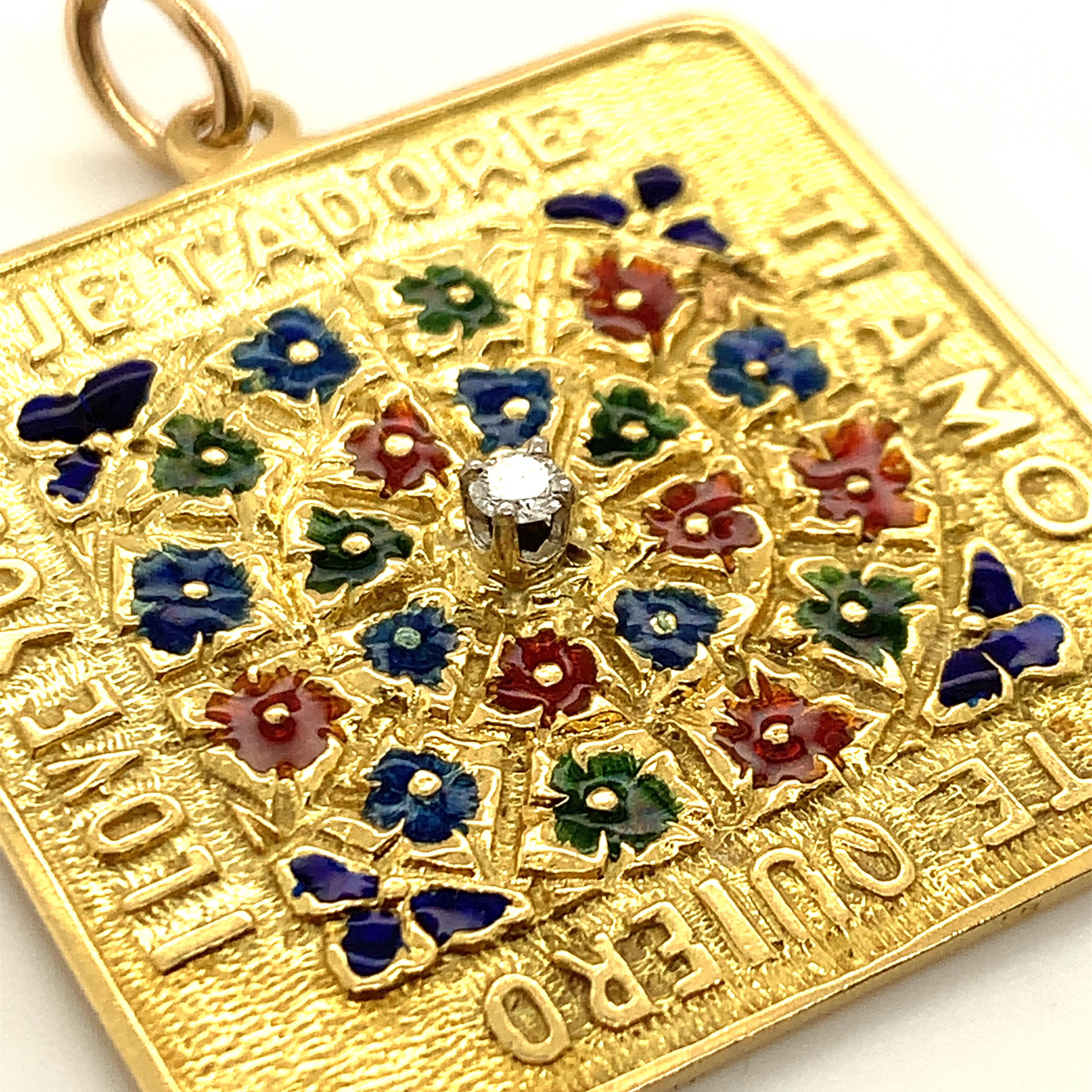 Taille ronde Merrin - Breloque d'amour en or, émail et diamants en vente