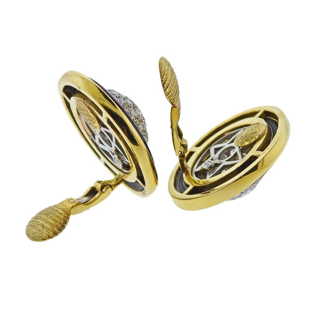 Boucles d'oreilles en or, platine et diamant émaillé de Merrin en vente 1