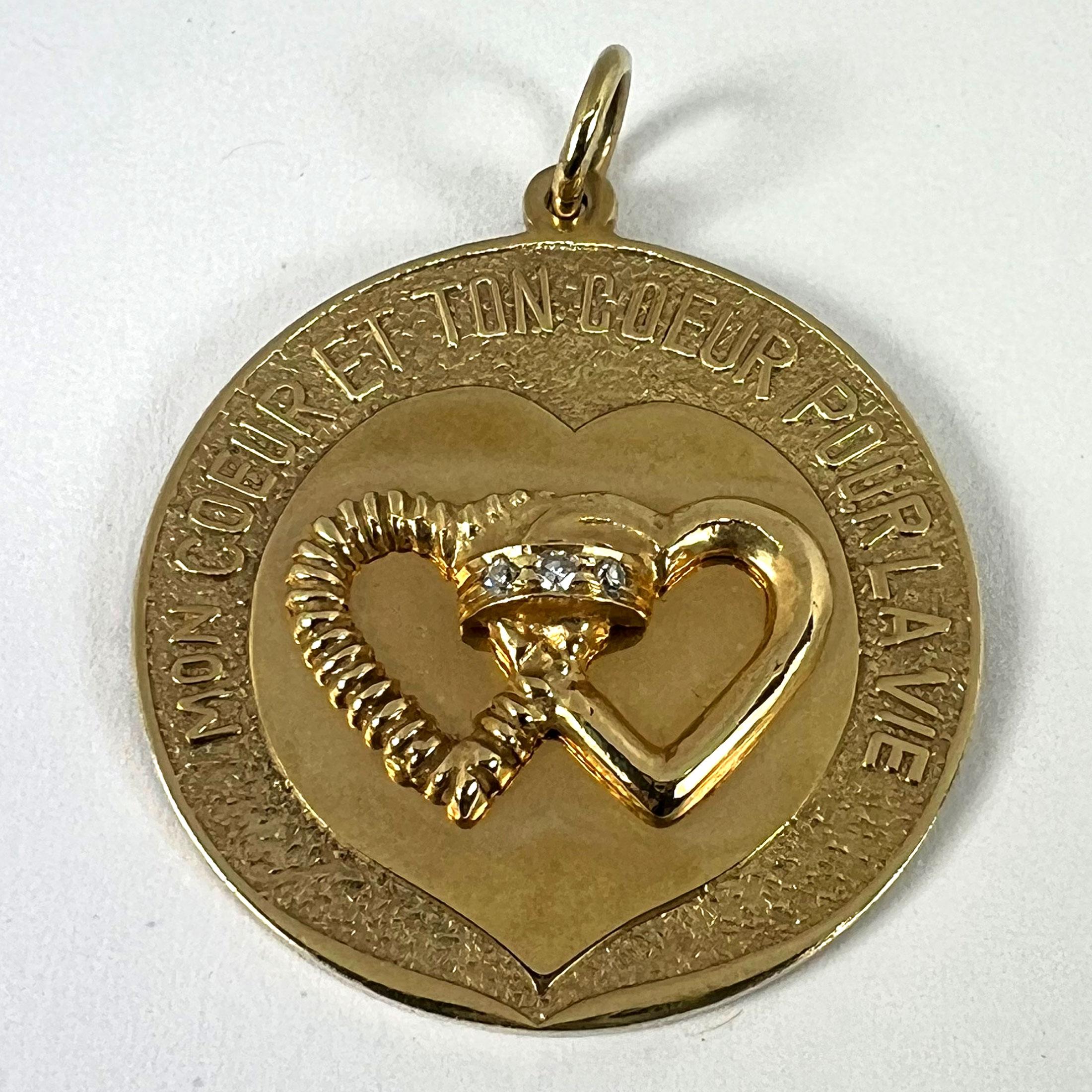 Colgante de oro amarillo de 14 quilates con diamantes de amor Merrin Marriage Two Hearts for Life en venta 7