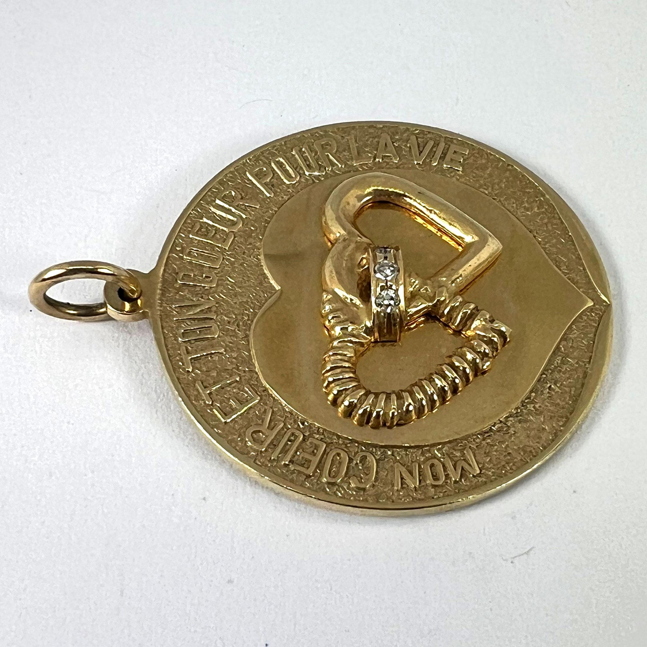 Colgante de oro amarillo de 14 quilates con diamantes de amor Merrin Marriage Two Hearts for Life en venta 9