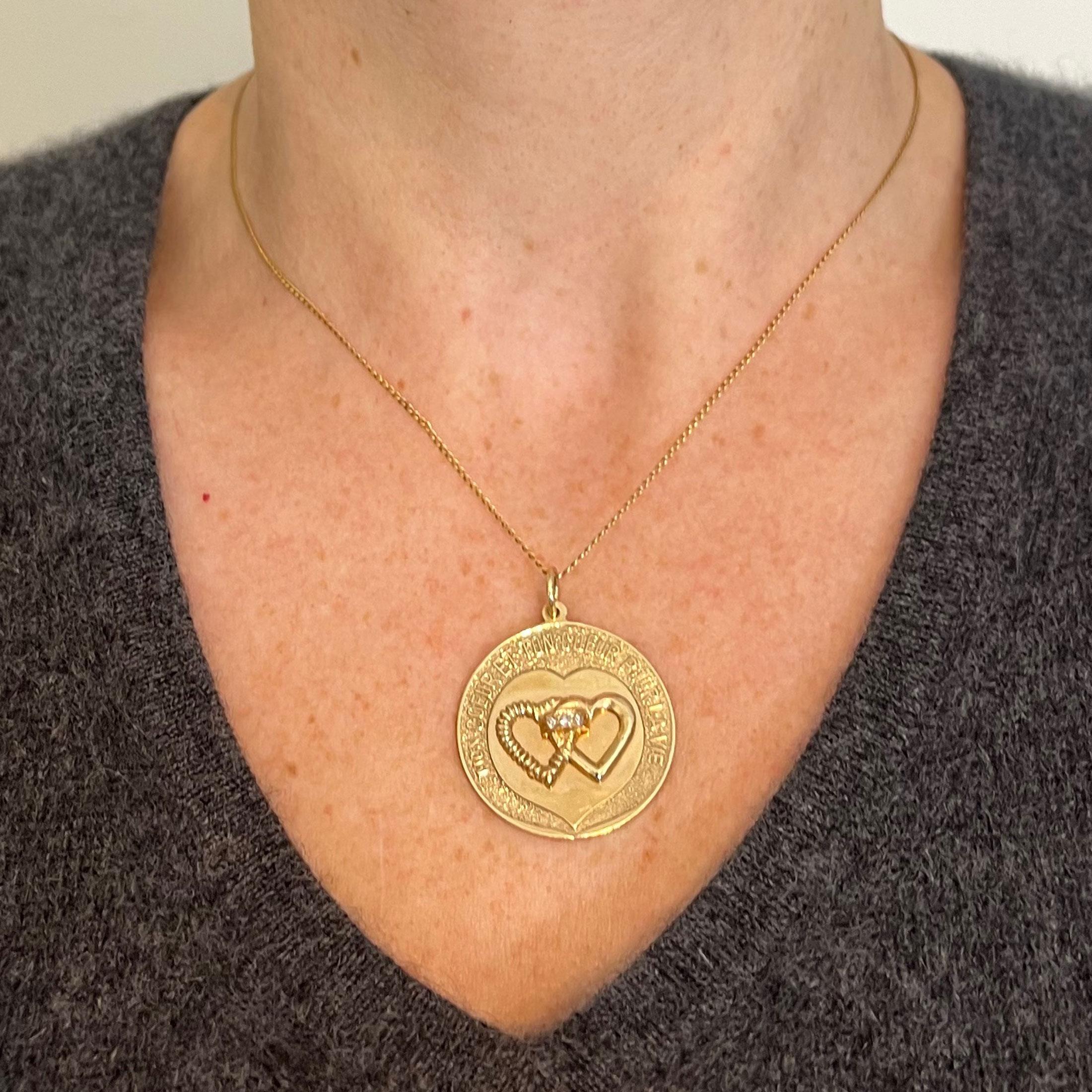 Colgante de oro amarillo de 14 quilates con diamantes de amor Merrin Marriage Two Hearts for Life en Bueno estado para la venta en London, GB