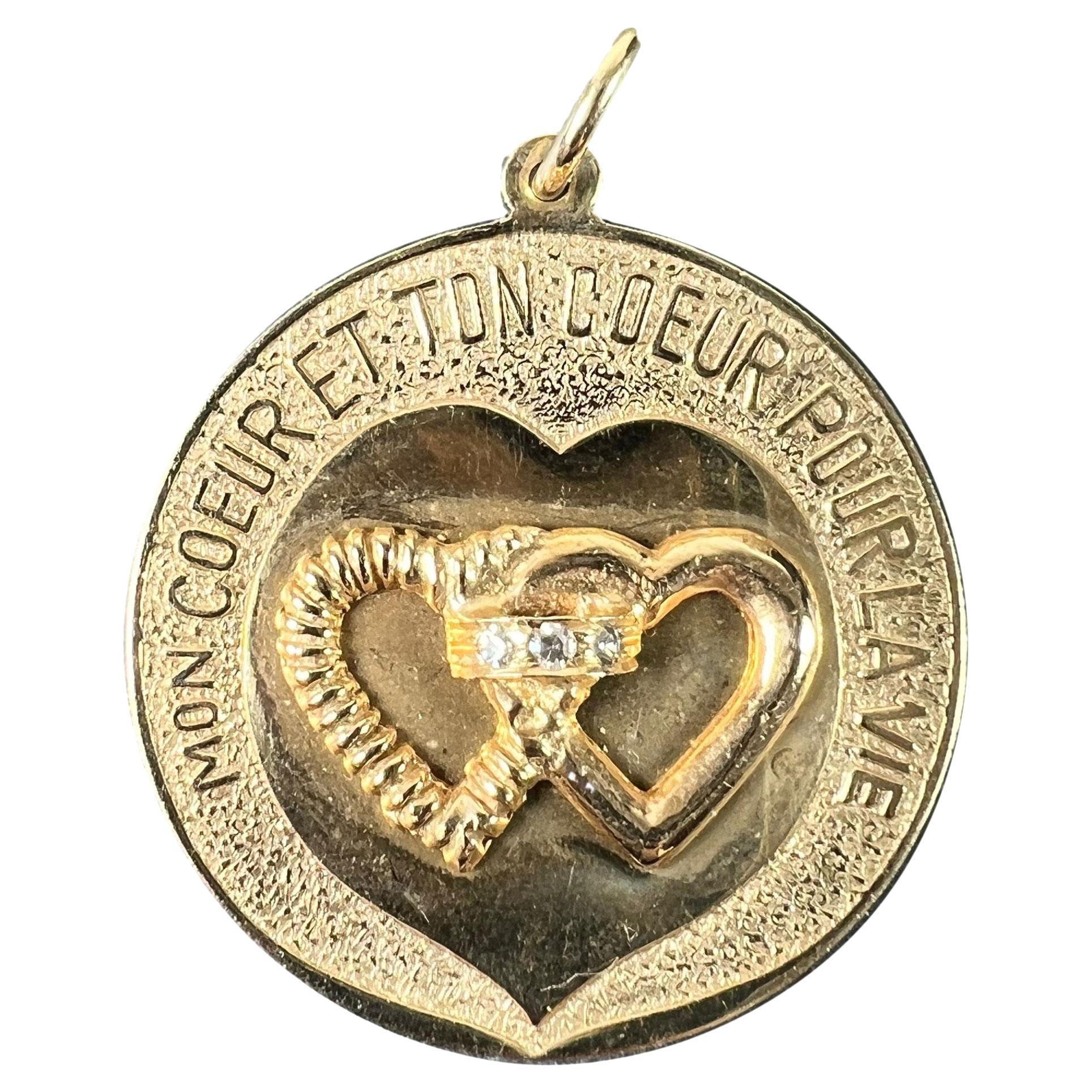 Colgante de oro amarillo de 14 quilates con diamantes de amor Merrin Marriage Two Hearts for Life en venta