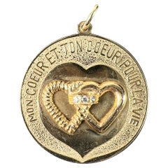 Colgante de oro amarillo de 14 quilates con diamantes de amor Merrin Marriage Two Hearts for Life
