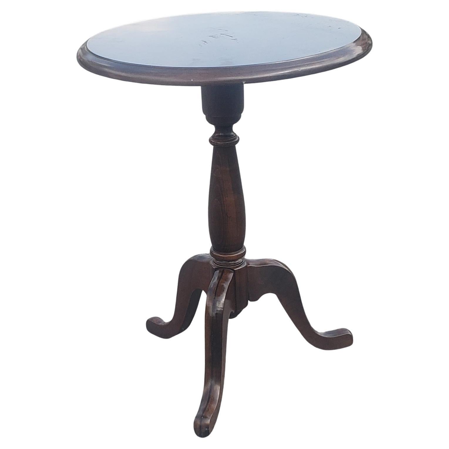 Mersman Mid-Century solid cherry Pedestal Tripod lamp Table mesurant 16.5 