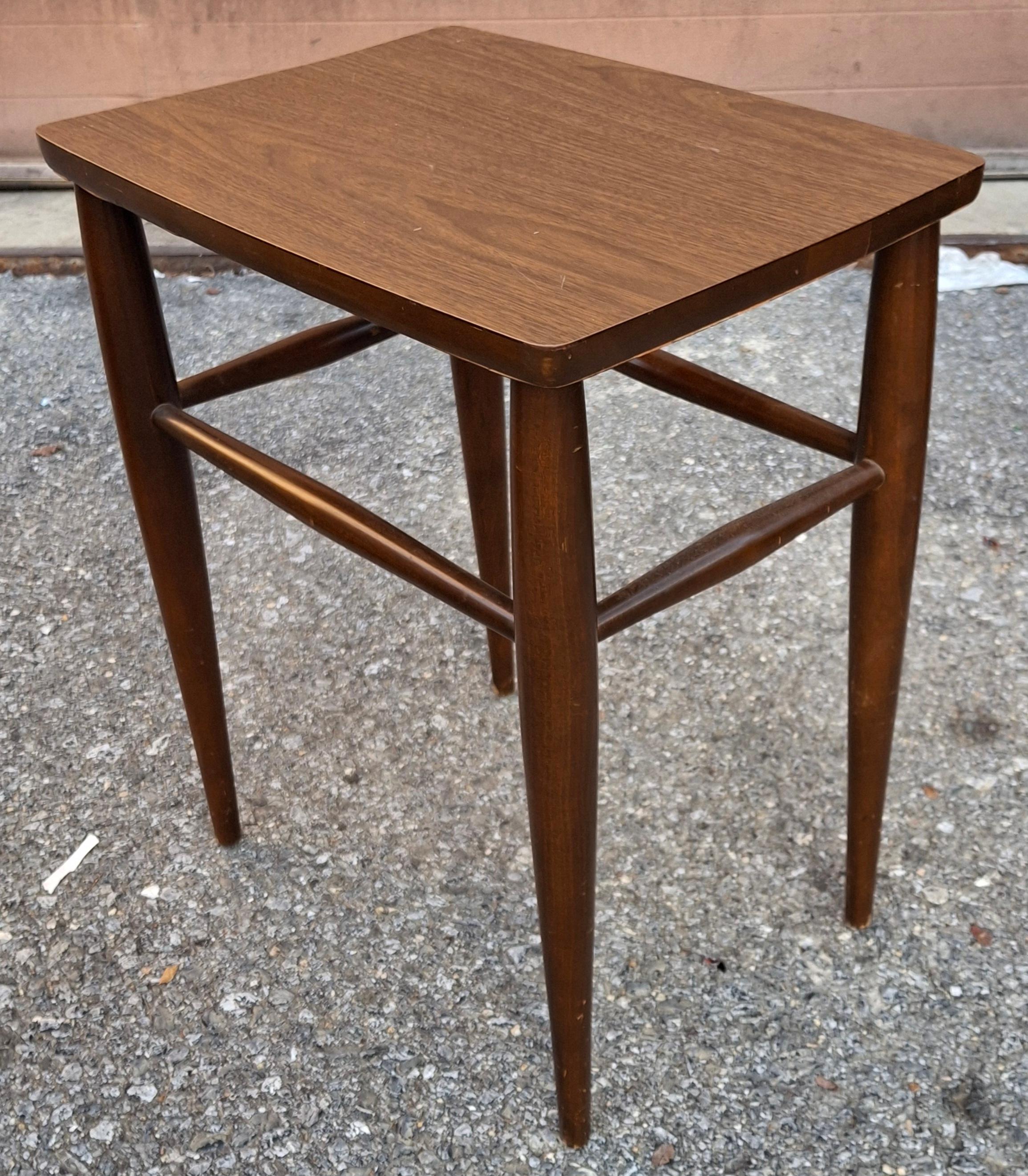 Small walnut and Formica top and tapered legs side table. Manufactured by Mersman furniture in the mid 20th century. Great vintage condition.
Measures: 16.5