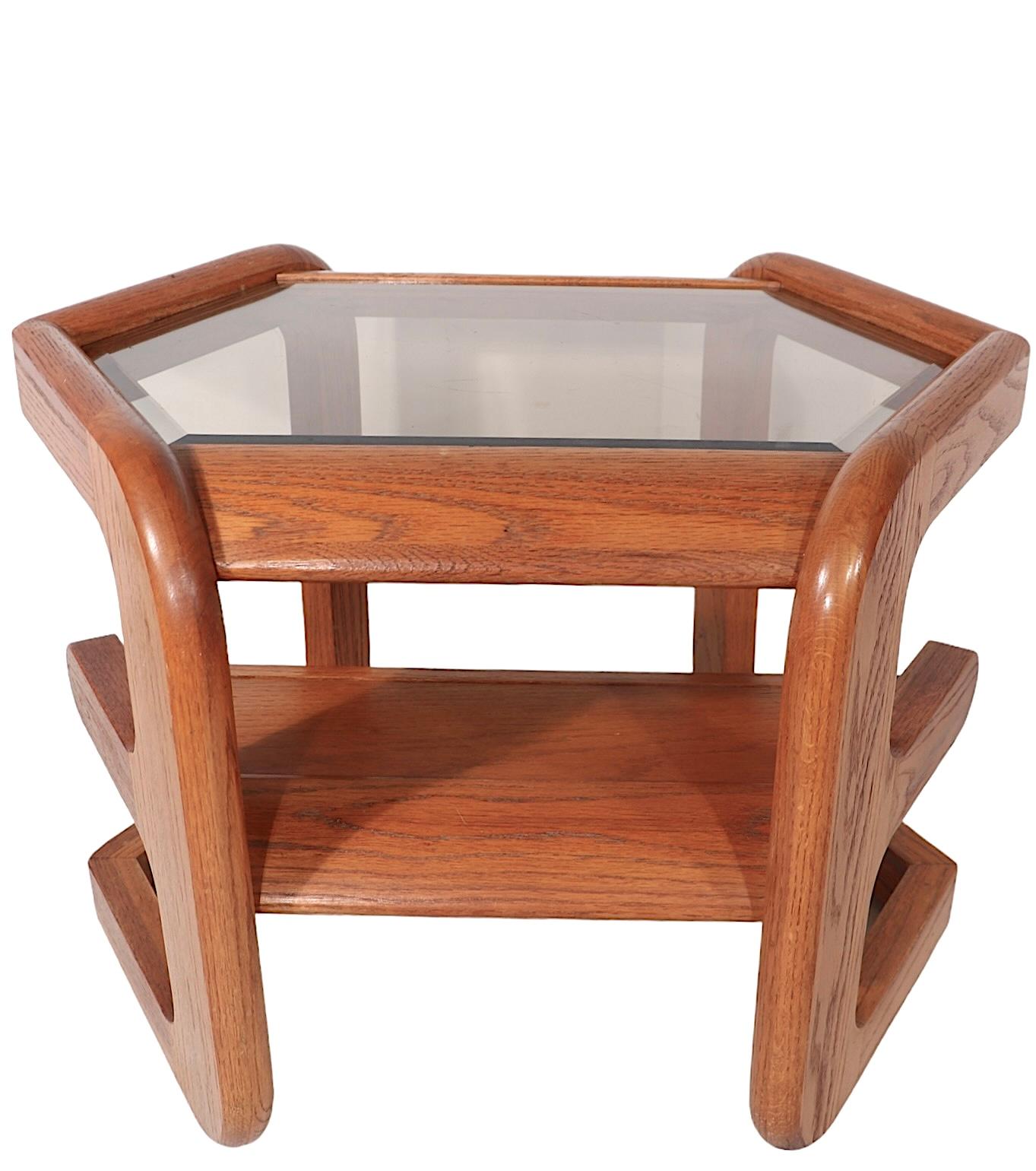 Postmoderne Table d'appoint Mersman conçue par Lou Hodges pour Mersman vers les années 1970 en vente