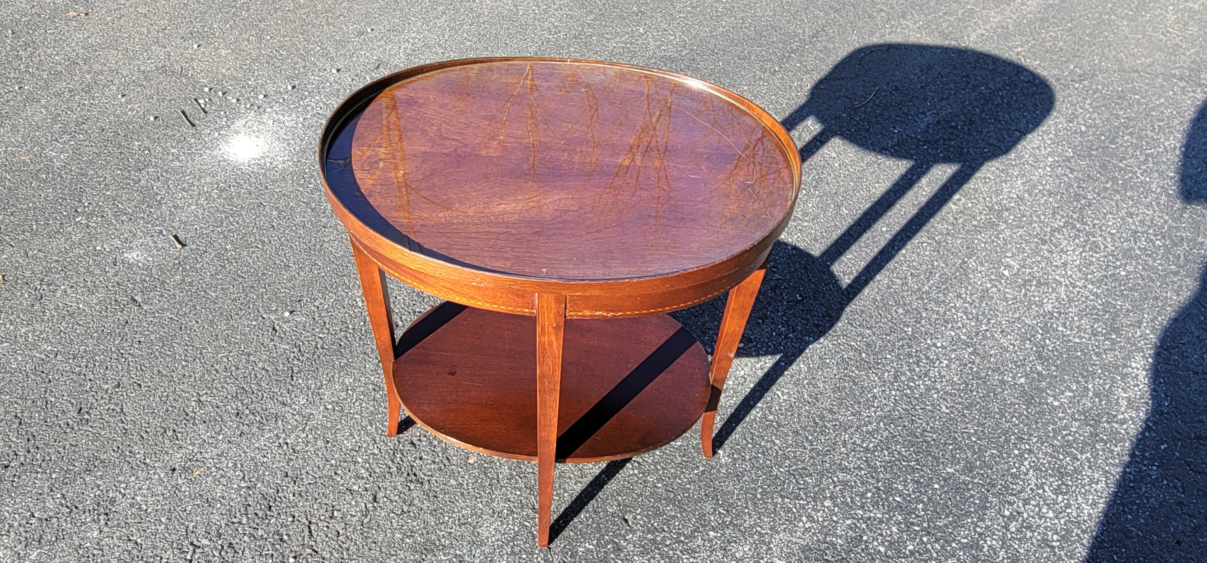 Mersman Tiered Mahogany Inlay Oval Side Table W/ Protective Glass Top In Good Condition For Sale In Germantown, MD
