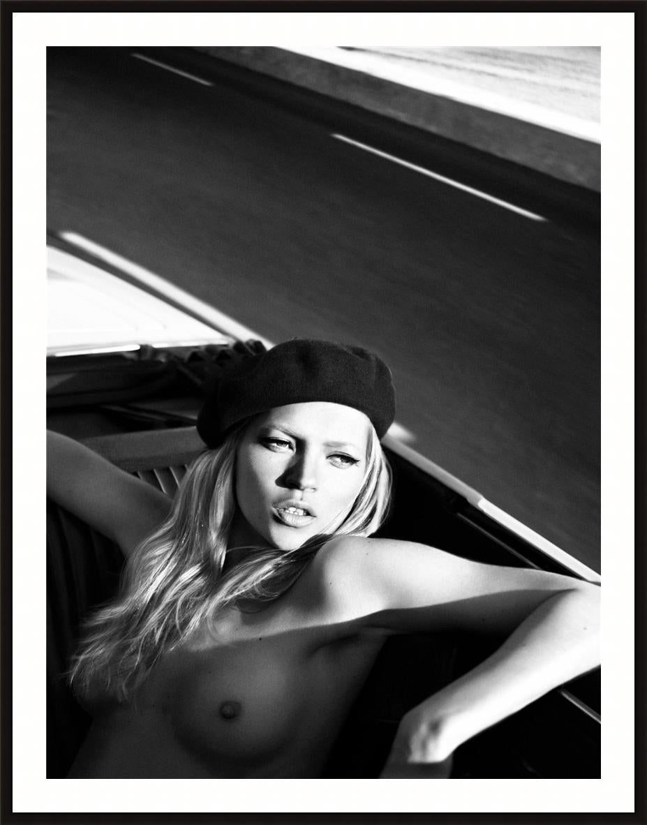 Kate Moss dans la voiture - Photograph de Mert Alas and Marcus Pigott 