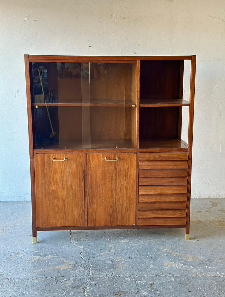 This is a very rare piece from American of Martinsville's Danish-inspired 'Dania' Collection designed by Merton Gershon c. 1961. A warm walnut veneers tall hutch with credenza base, two doors and shelve for storage and four drawers, open top shelves