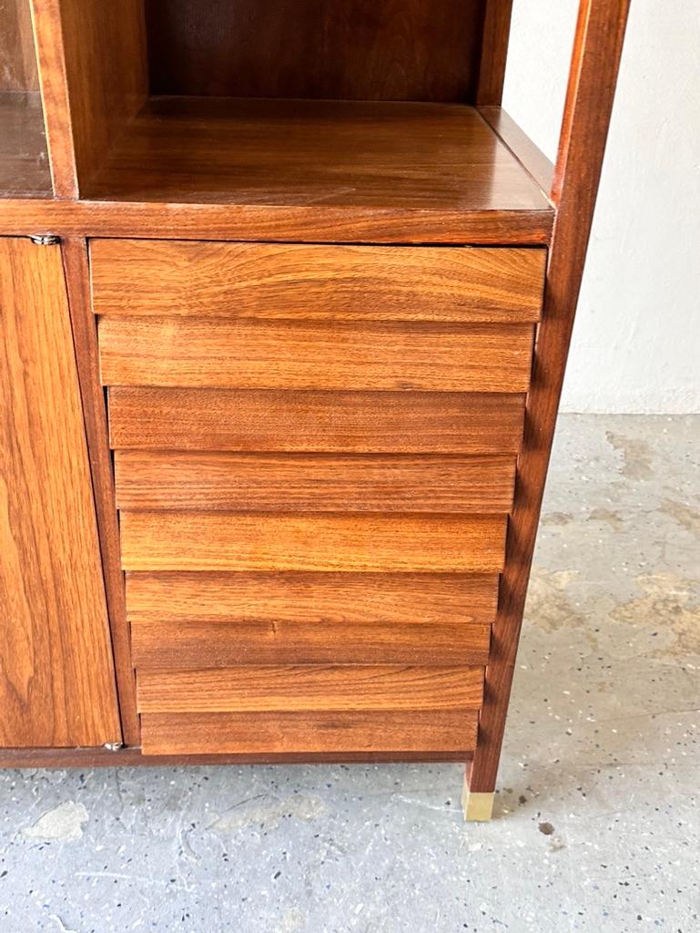 Mid-Century Modern  Merton Gershon for  American of Martinsville Dania Display Cabinet China Hutch For Sale