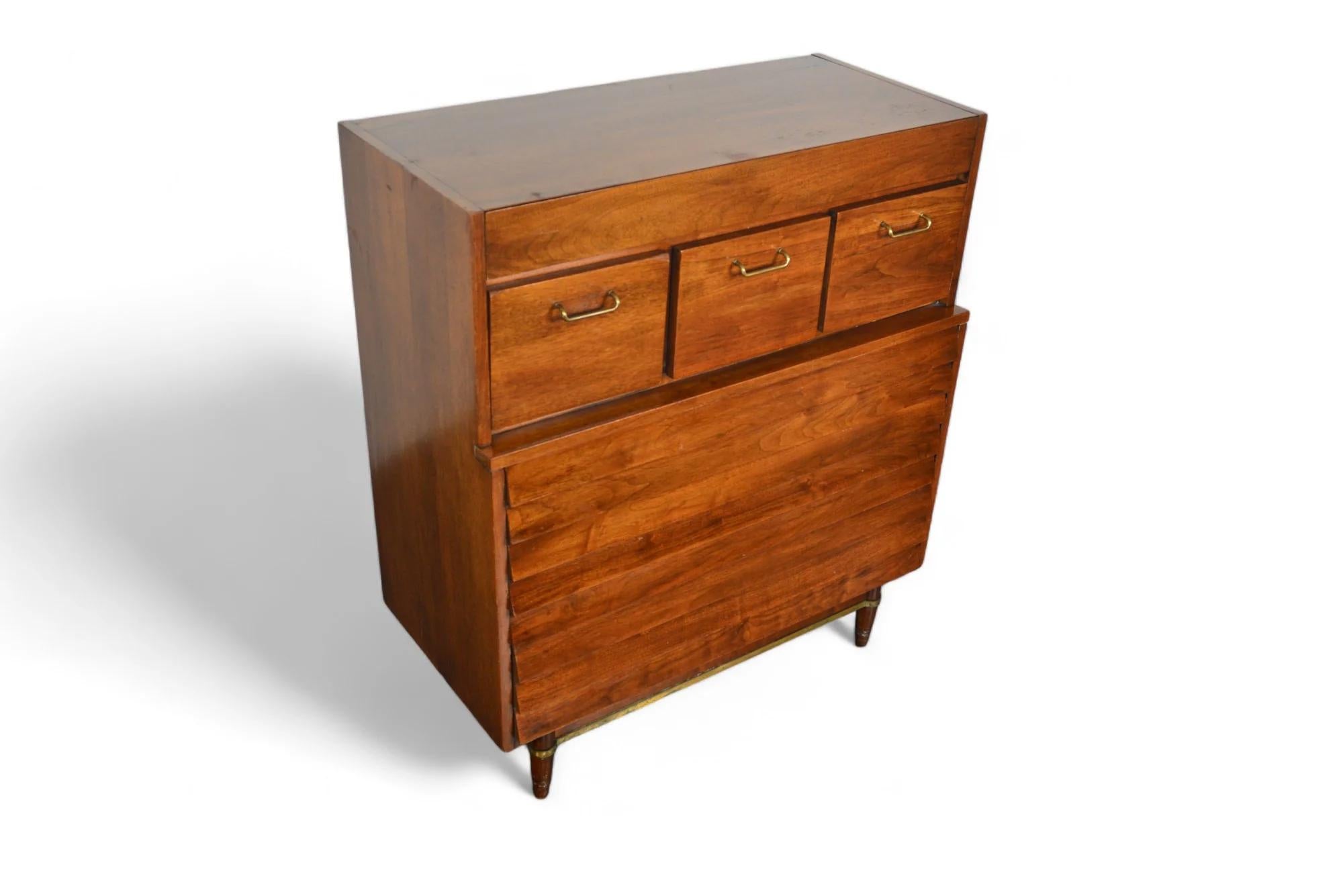 Merton Gershun Dania Range Highboy Dresser In Walnut In Good Condition For Sale In Berkeley, CA