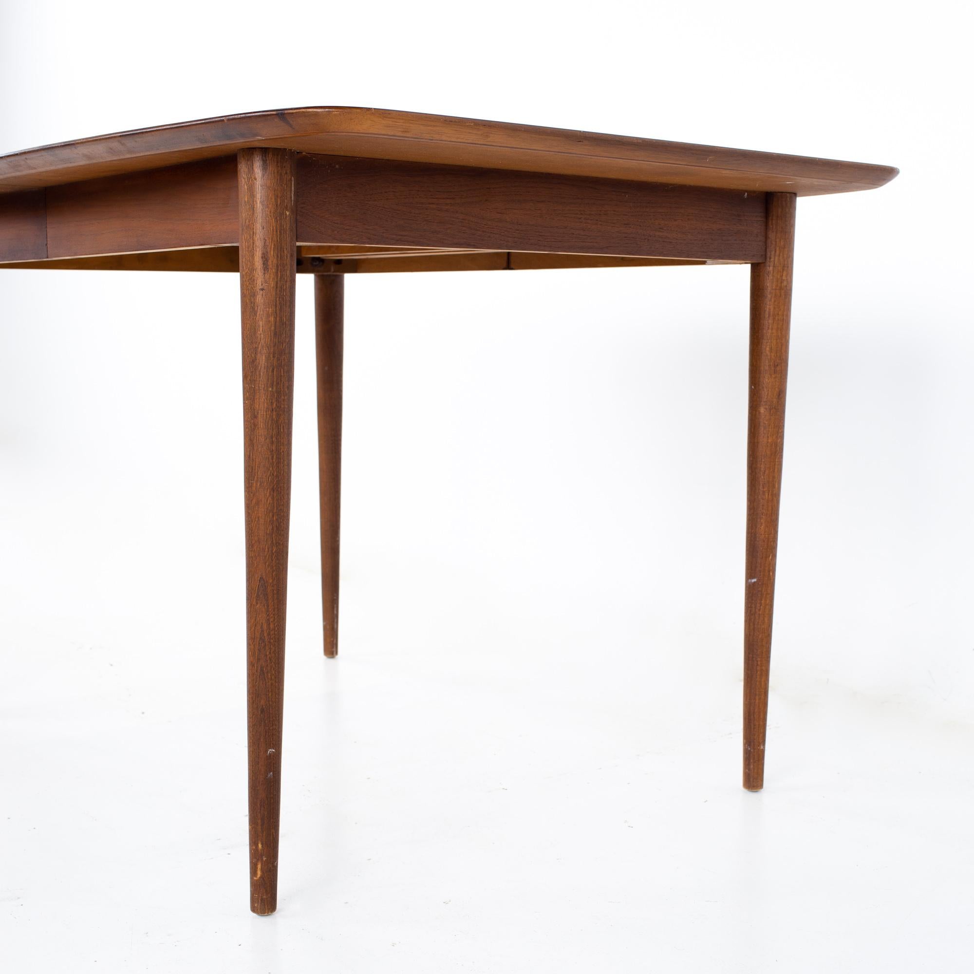 Merton Gershun for American of Martinsville Dania Mid Century Dining Table In Good Condition In Countryside, IL
