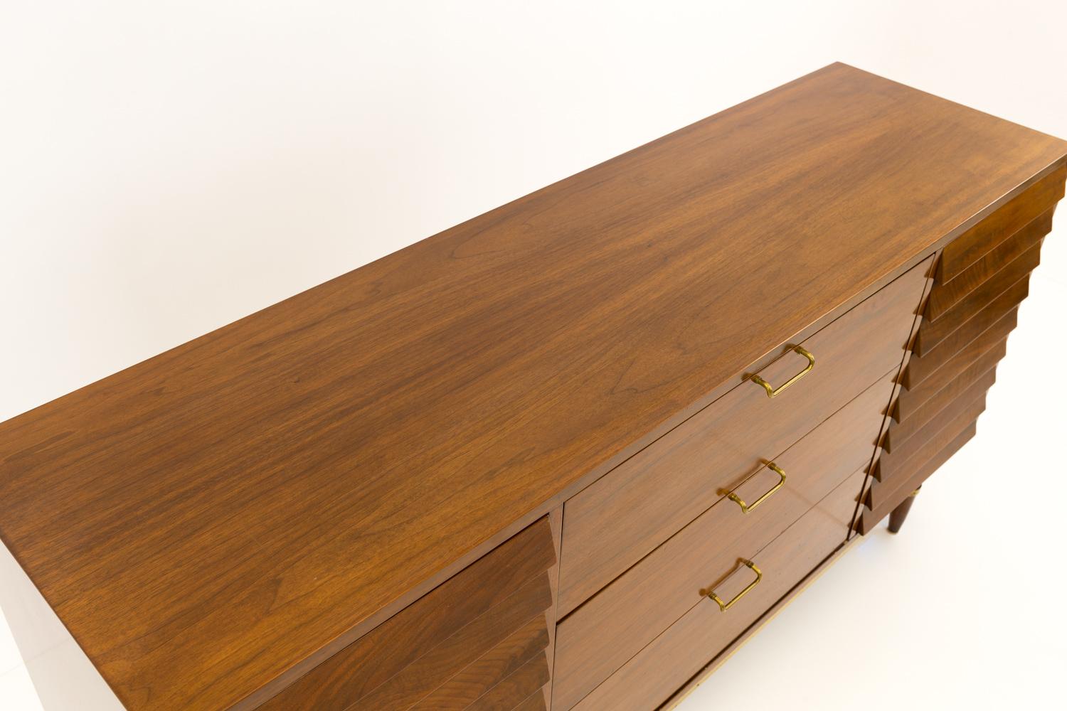 Merton Gershun for American of Martinsville Louvered Front 9 Drawer Lowboy Dress In Good Condition In Countryside, IL